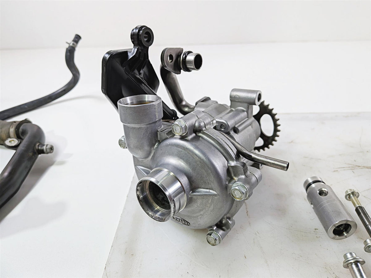 2008 Yamaha YZF R1 RN19 Oil & Water Pump Assembly - Tested 4C8-12420-21-00 {{ shop.shopifyCountryName }} - Mototech271
