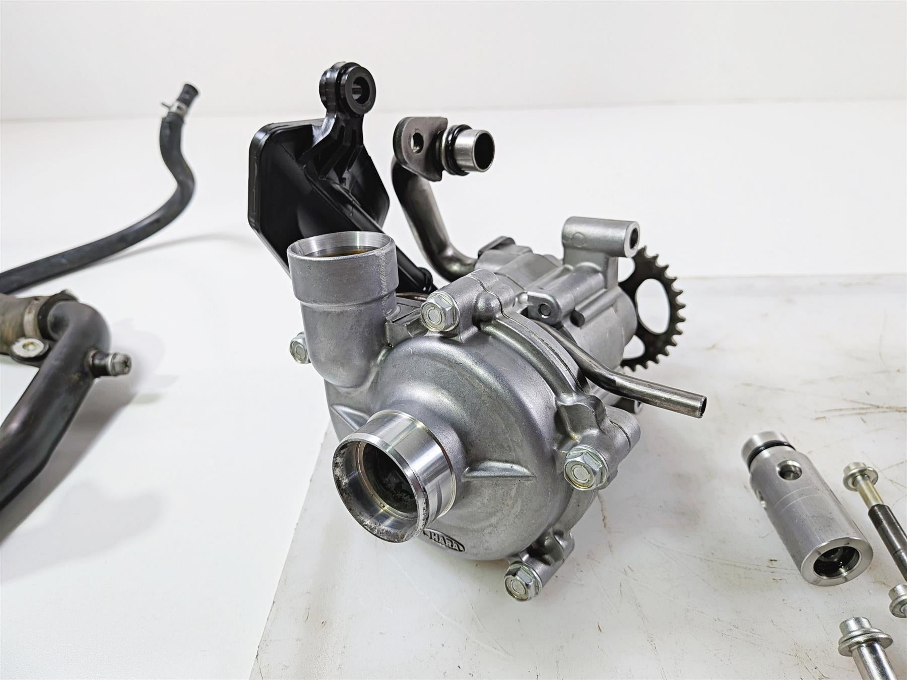 2008 Yamaha YZF R1 RN19 Oil & Water Pump Assembly - Tested 4C8-12420-21-00 {{ shop.shopifyCountryName }} - Mototech271