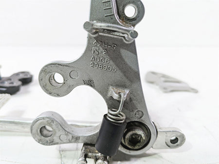 2016 Suzuki GSXR1000 Right Front Foot Peg Brake Pedal & Mount Set 3511-47H10 {{ shop.shopifyCountryName }} - Mototech271