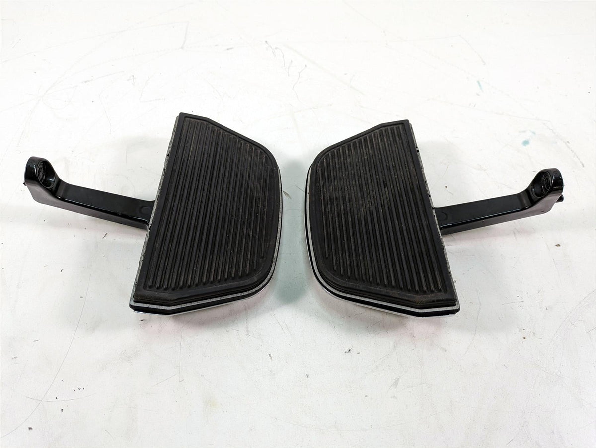 2006 Harley Touring FLHTCUI Electra Glide Passenger Floor Board Set 52719-93B {{ shop.shopifyCountryName }} - Mototech271