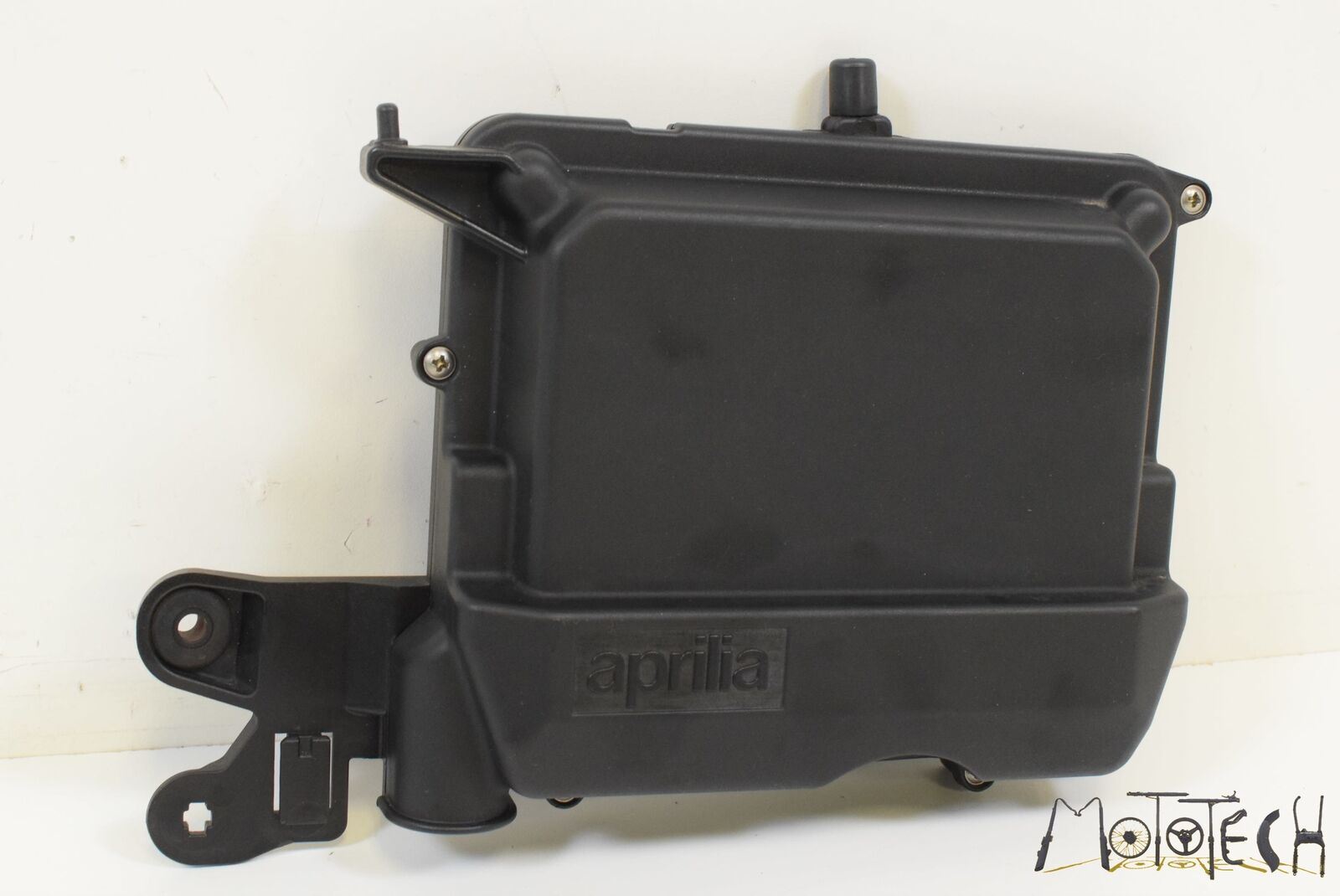 2016 Aprilia CAPONORD 1200 RALLY ECU ECM CDI Case Holder Bracket 2B000149 {{ shop.shopifyCountryName }} - Mototech271