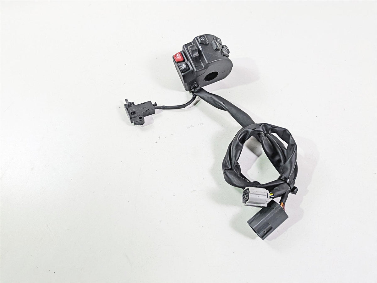 2024 Triumph Street Triple 765 R Left Hand Blinker Control Switch T2045169 {{ shop.shopifyCountryName }} - Mototech271