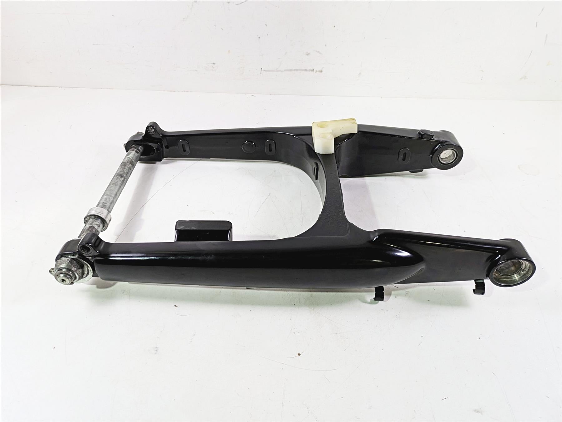 2010 Harley VRSCF Muscle Rod Black Swingarm Swing Arm & Guards 48606-07A | Mototech271