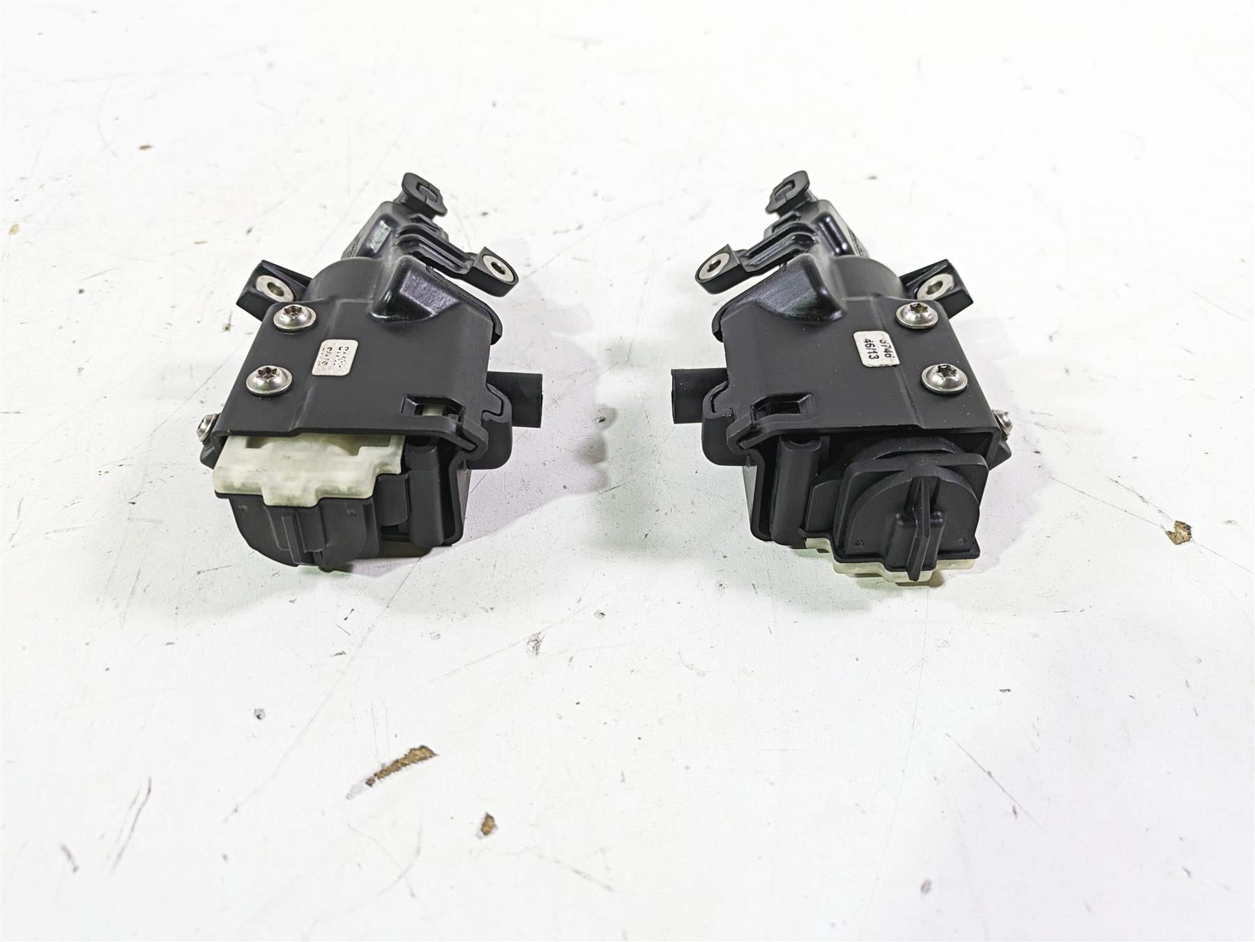 2014 BMW R1200 RT RTW K52 Saddlebag Bag Lock Actuator Set 46647724037 {{ shop.shopifyCountryName }} - Mototech271