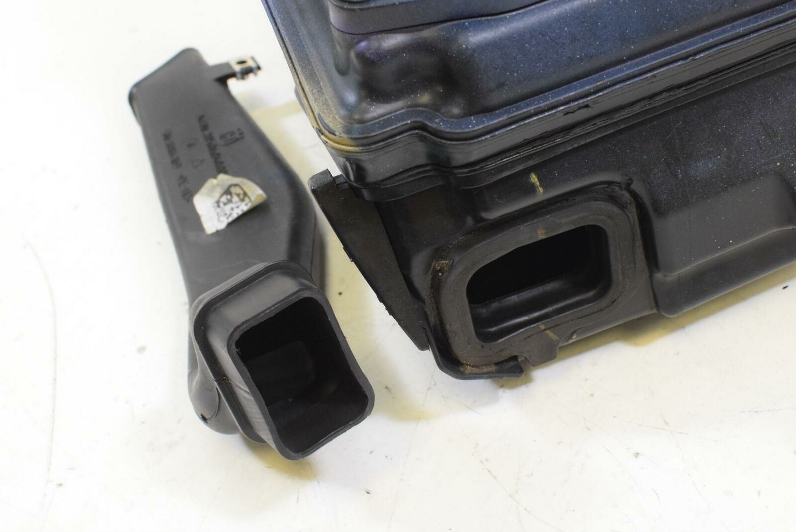 2018 Husqvarna 401 Vitpilen Air Cleaner Breather Filter Box Manifold 93306101033 {{ shop.shopifyCountryName }} - Mototech271