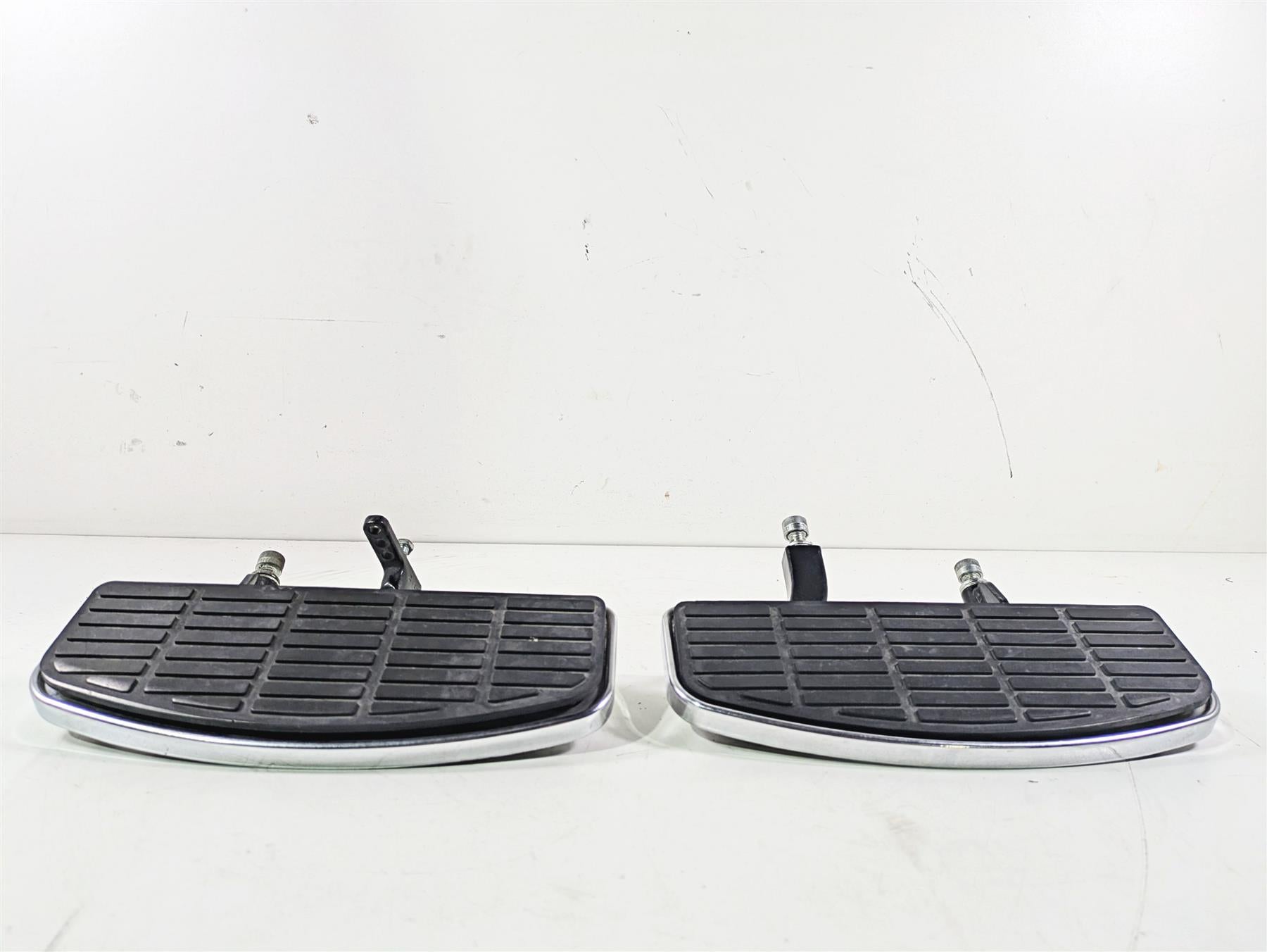 1996 Harley Touring FLHTCUI Electra Glide Front Rider Floor Board Set 50621-79A {{ shop.shopifyCountryName }} - Mototech271