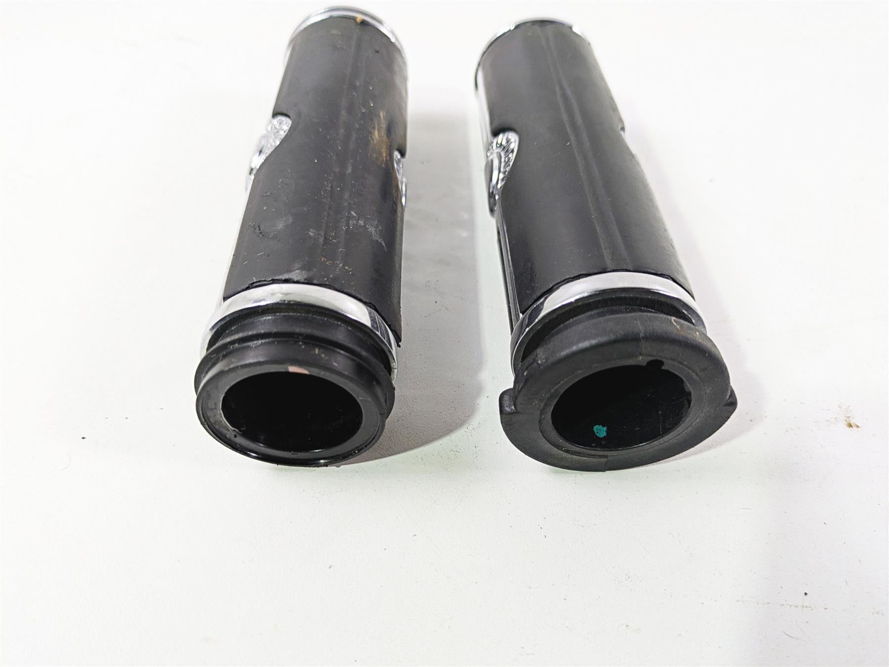 2016 Harley Touring FLHR Road King Willie G Skull Hand Grips - Read 56741-04 {{ shop.shopifyCountryName }} - Mototech271