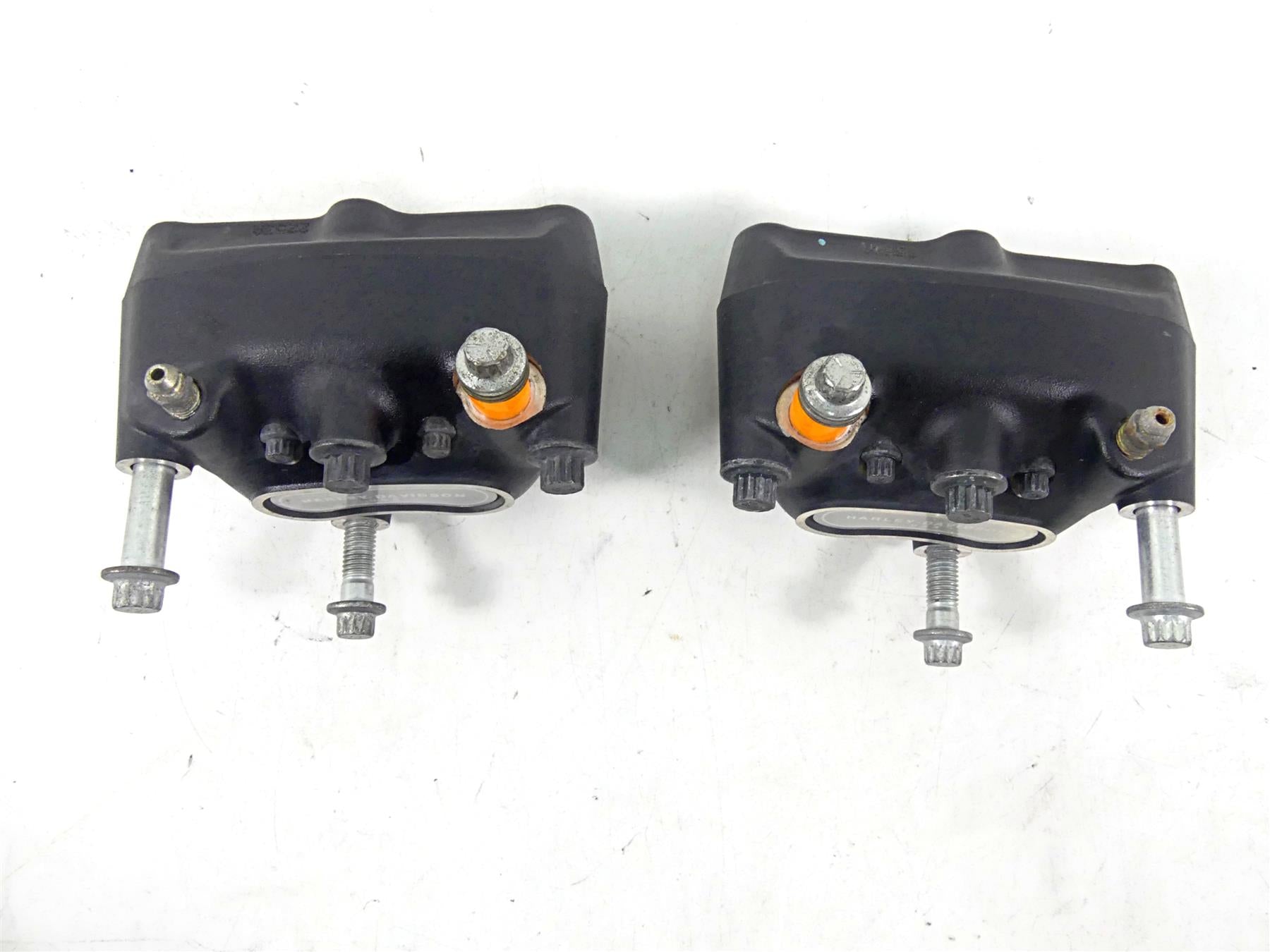 2004 Harley Touring FLHTCUI Electra Glide Front Brake Caliper Set 44023-00C {{ shop.shopifyCountryName }} - Mototech271