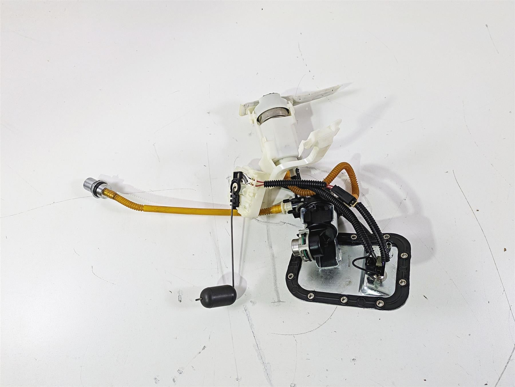 2017 Harley FLS Softail Slim Fuel Gas Petrol Pump - Tested 75252-11A 75284-08A {{ shop.shopifyCountryName }} - Mototech271