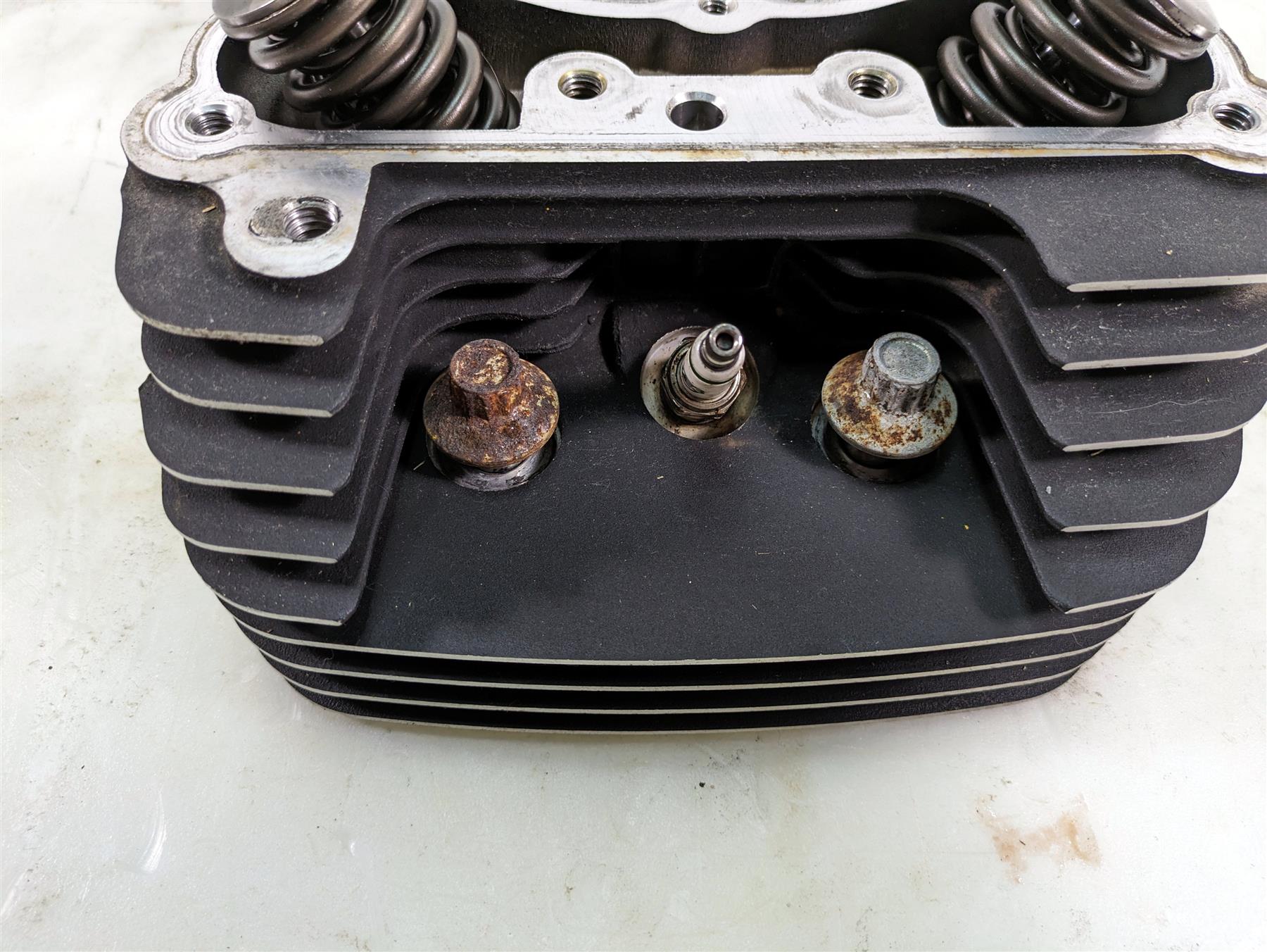 2000 Harley Dyna FXDL Low Rider Rear Cylinder Head Cylinderhead 88ci 16725-99 {{ shop.shopifyCountryName }} - Mototech271