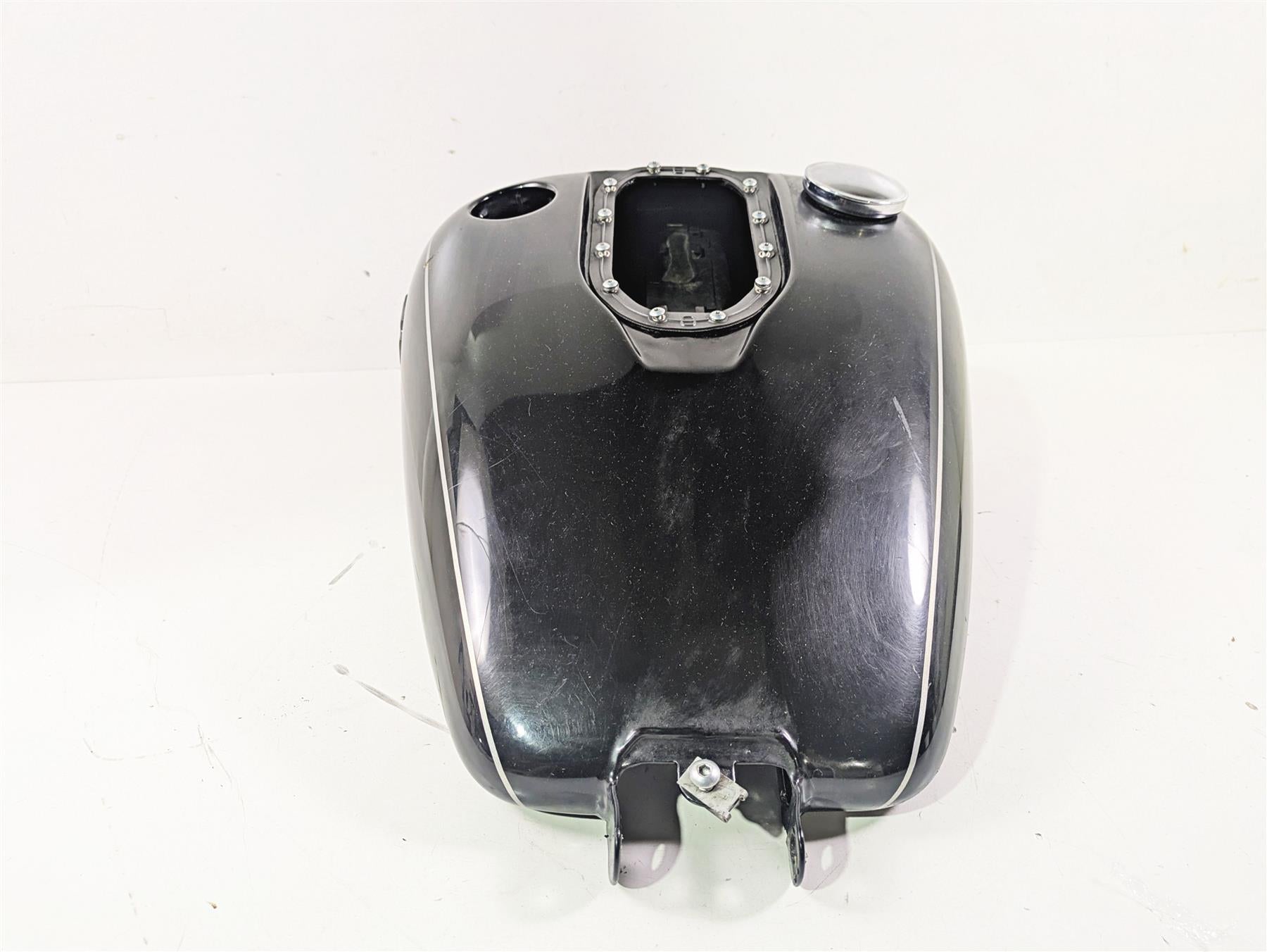2016 Harley FXDWG Dyna Wide Glide Fuel Gas Petrol Tank - No Dent 61000707 {{ shop.shopifyCountryName }} - Mototech271