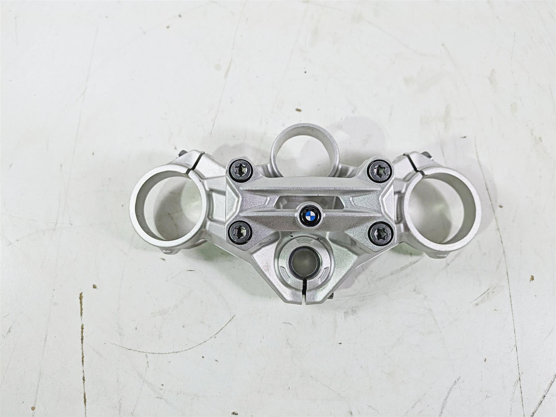 2016 BMW F800R K73 Upper Triple Tree Steering Clamp 8546421 32418546421 {{ shop.shopifyCountryName }} - Mototech271