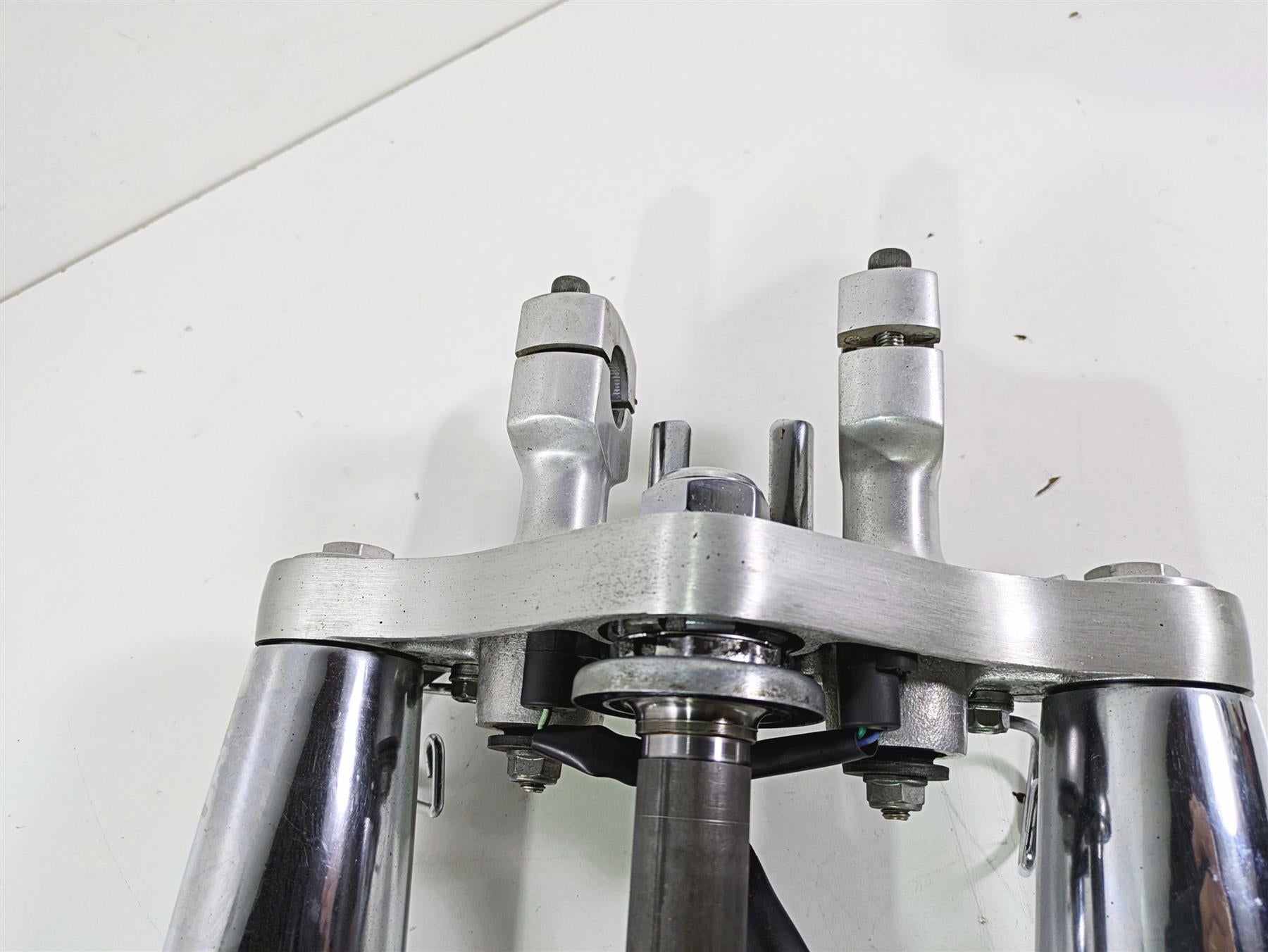 2001 Honda VT1100 Shadow Sabre Straight Front Fork Triple Tree Set 51400-MCK-A01 {{ shop.shopifyCountryName }} - Mototech271