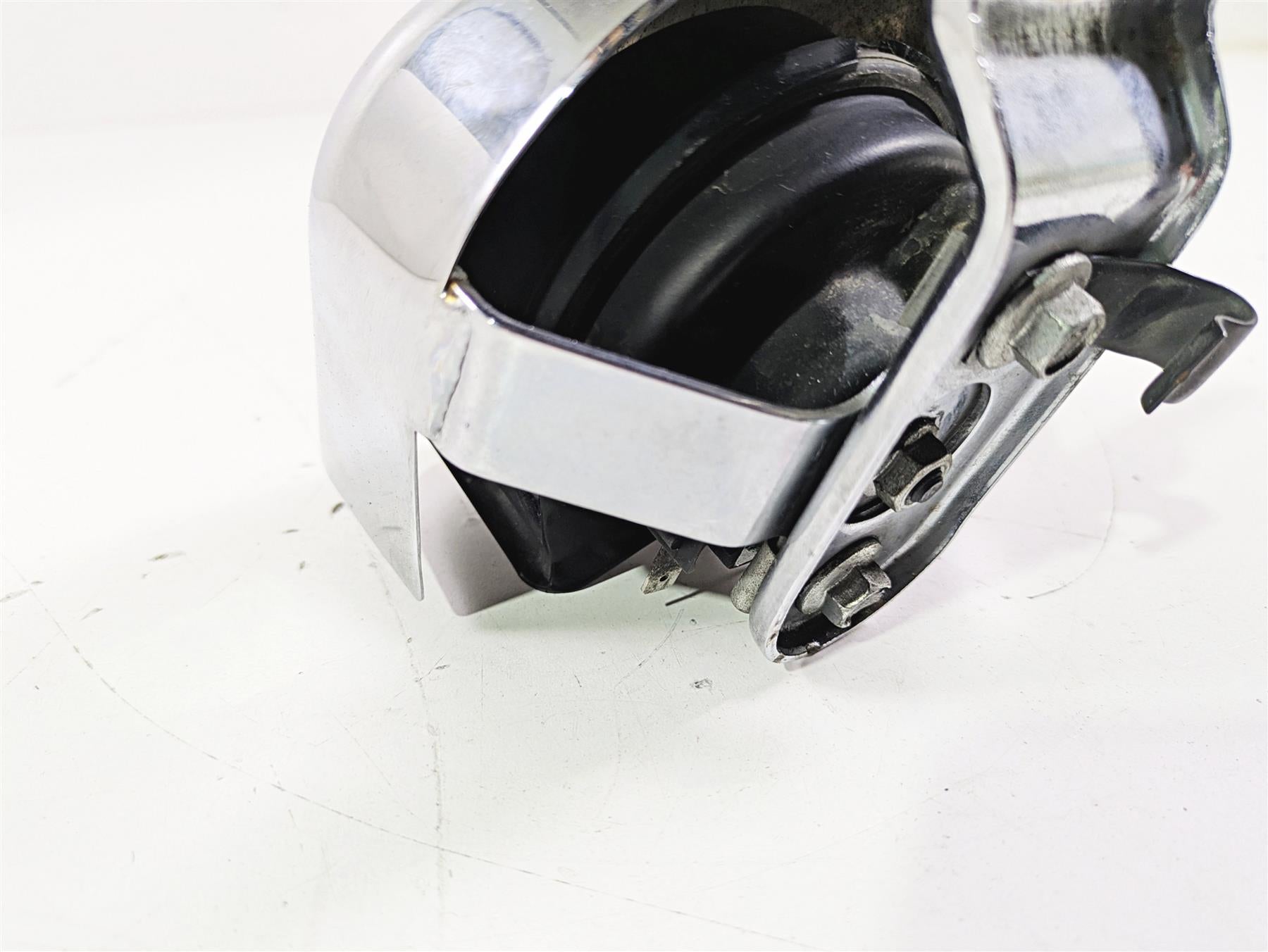 2011 Harley FXDC Dyna Super Glide Horn & Chrome Cover 61300478A {{ shop.shopifyCountryName }} - Mototech271