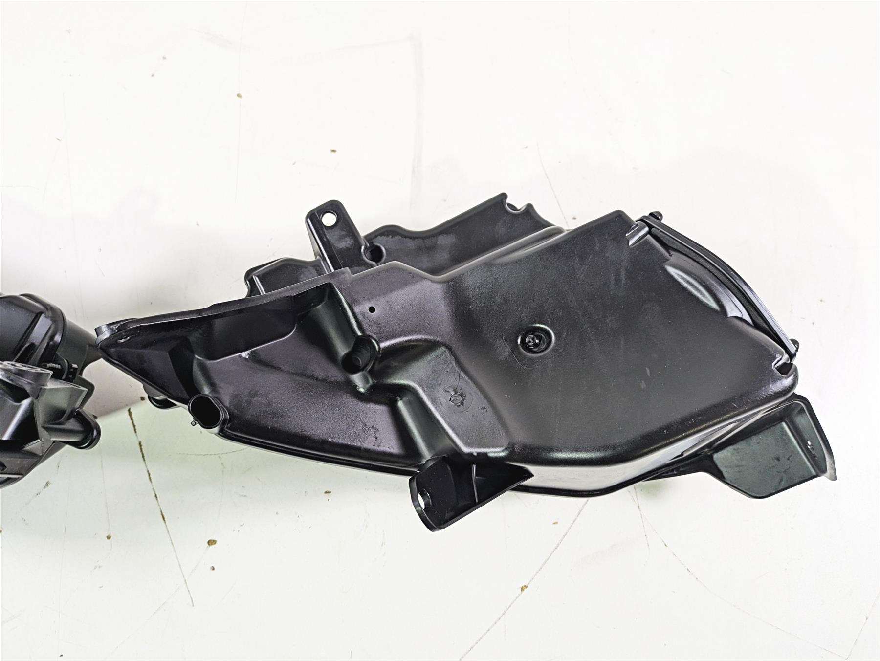 2019 Indian Chieftain Limited Left Right Front Speaker & Box Set 4017739 5451169 {{ shop.shopifyCountryName }} - Mototech271