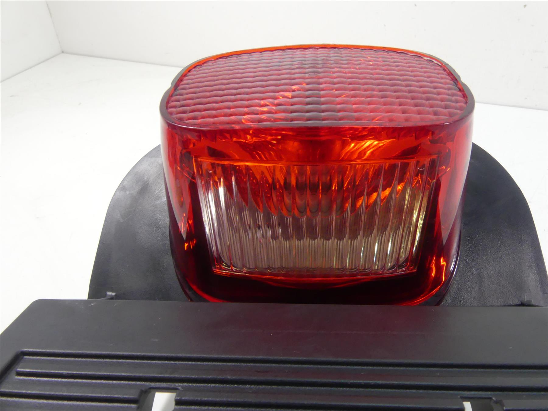 2009 Harley FXDF Dyna Fat Bob Taillight Tail Light & Plate Holder Set 60250-08A {{ shop.shopifyCountryName }} - Mototech271