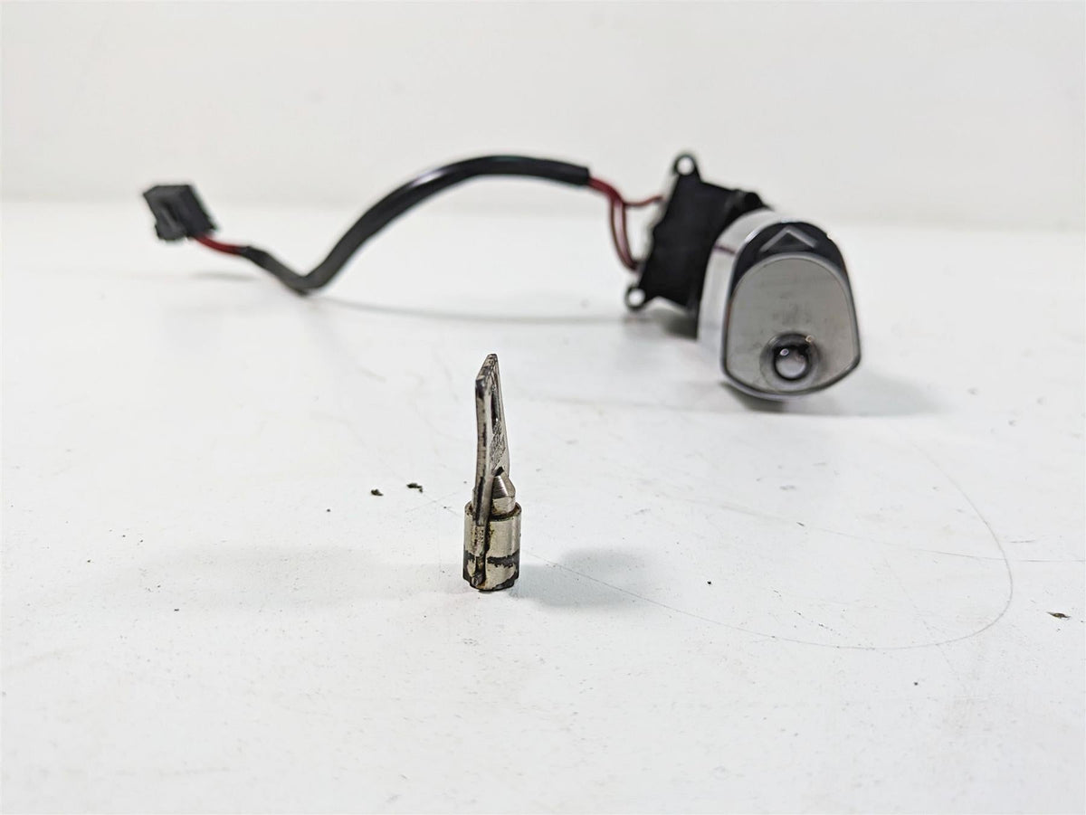 2005 Harley Touring FLHTCUI Electra Glide Ignition Switch Key Lock Set 71640-99 {{ shop.shopifyCountryName }} - Mototech271
