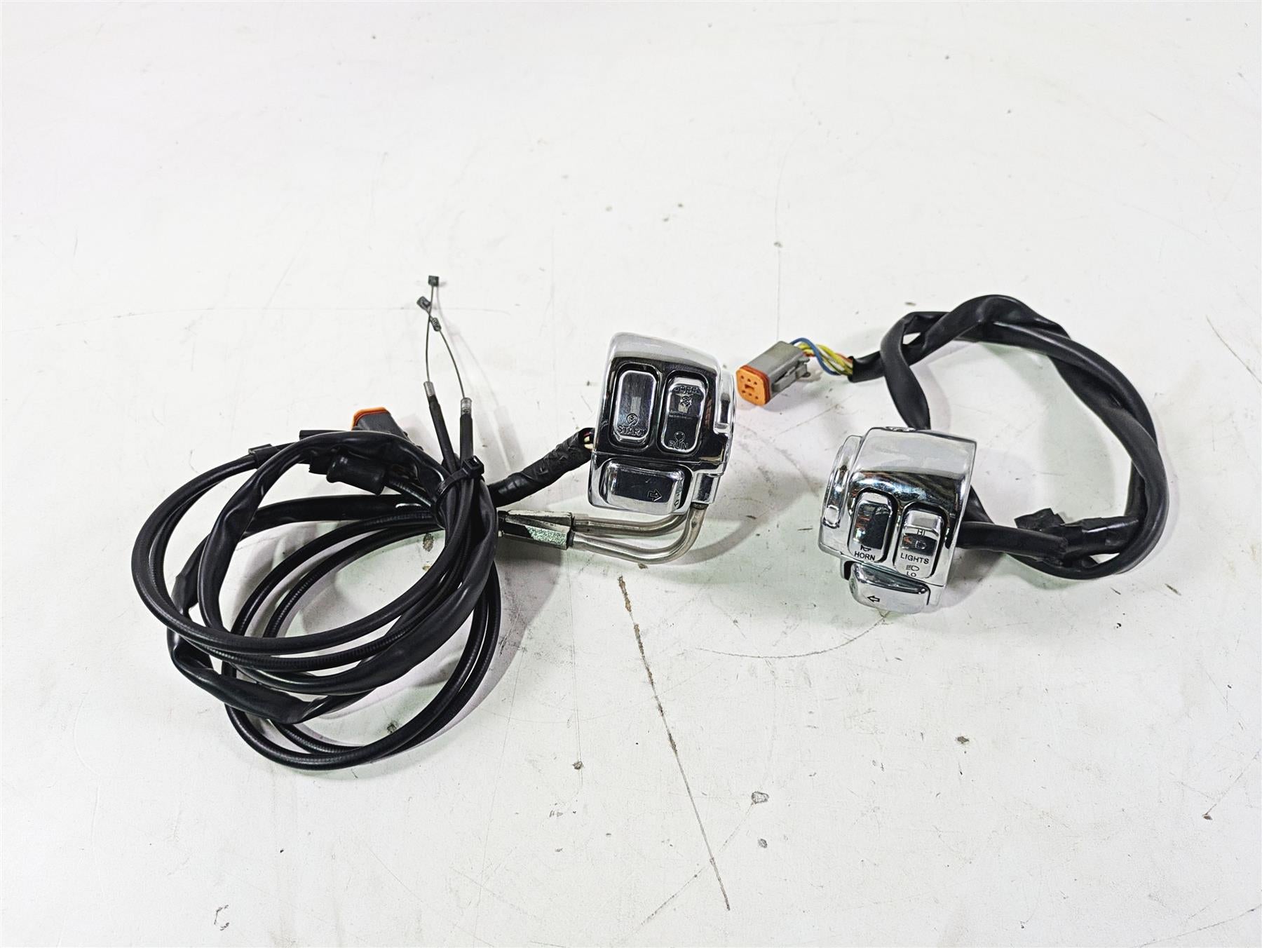 2004 Harley Softail FLSTF Fat Boy Nice Chrome Hand Control Switch Set 71682-06 {{ shop.shopifyCountryName }} - Mototech271
