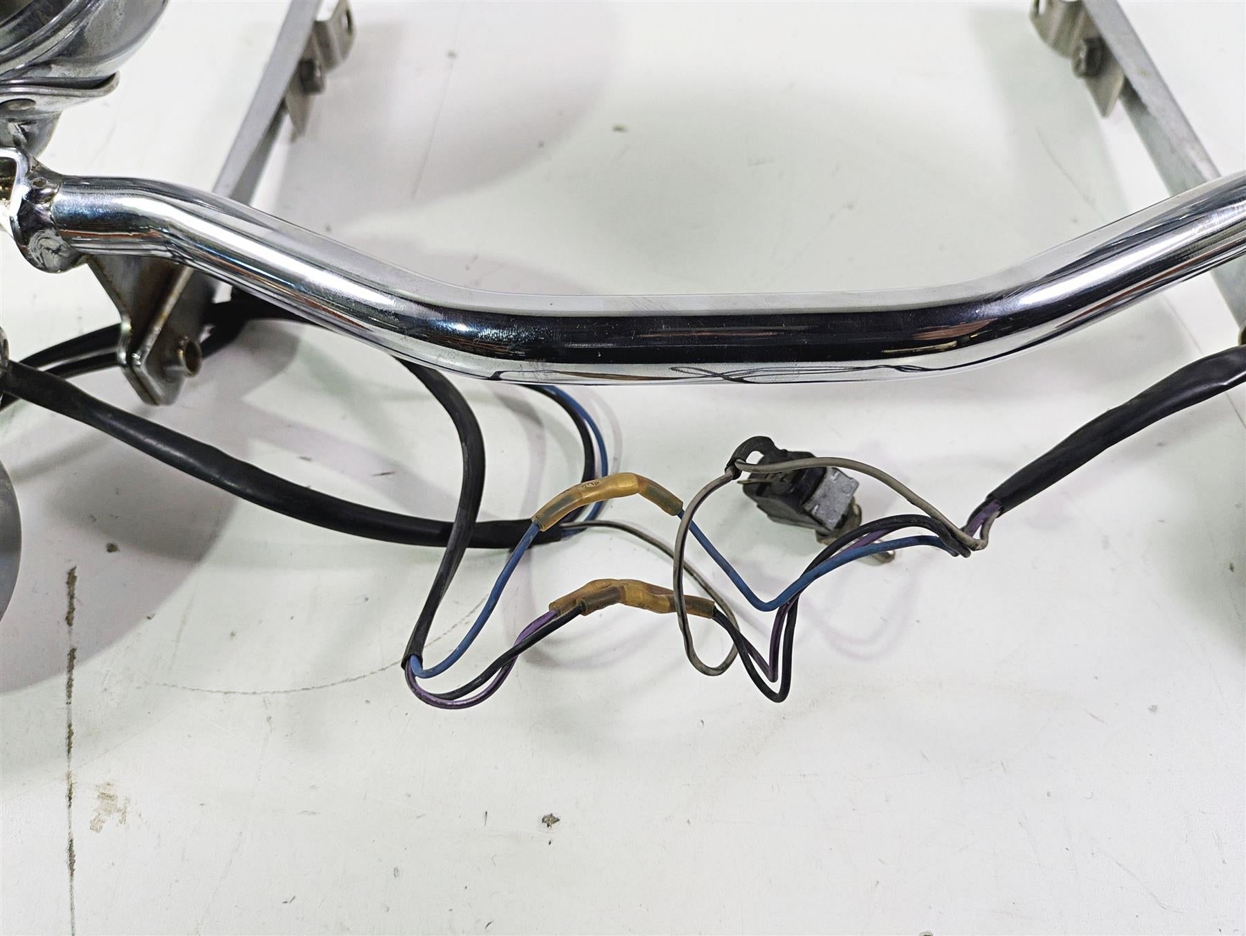 2004 Harley Softail FLSTF Fat Boy Front Spot Lights & Blinker For Parts 68972-00 {{ shop.shopifyCountryName }} - Mototech271