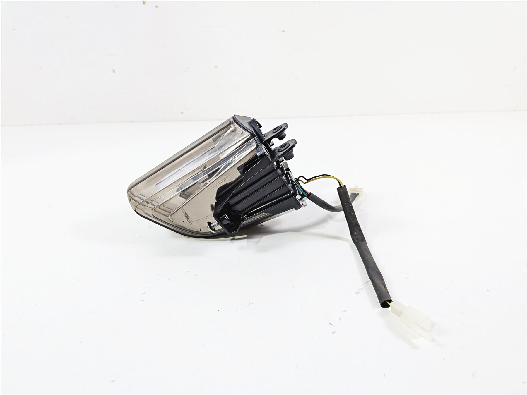2008 Aprilia RSVR 1000 Factory Aftermarket Taillight Tail Light Lamp AP8127723 {{ shop.shopifyCountryName }} - Mototech271