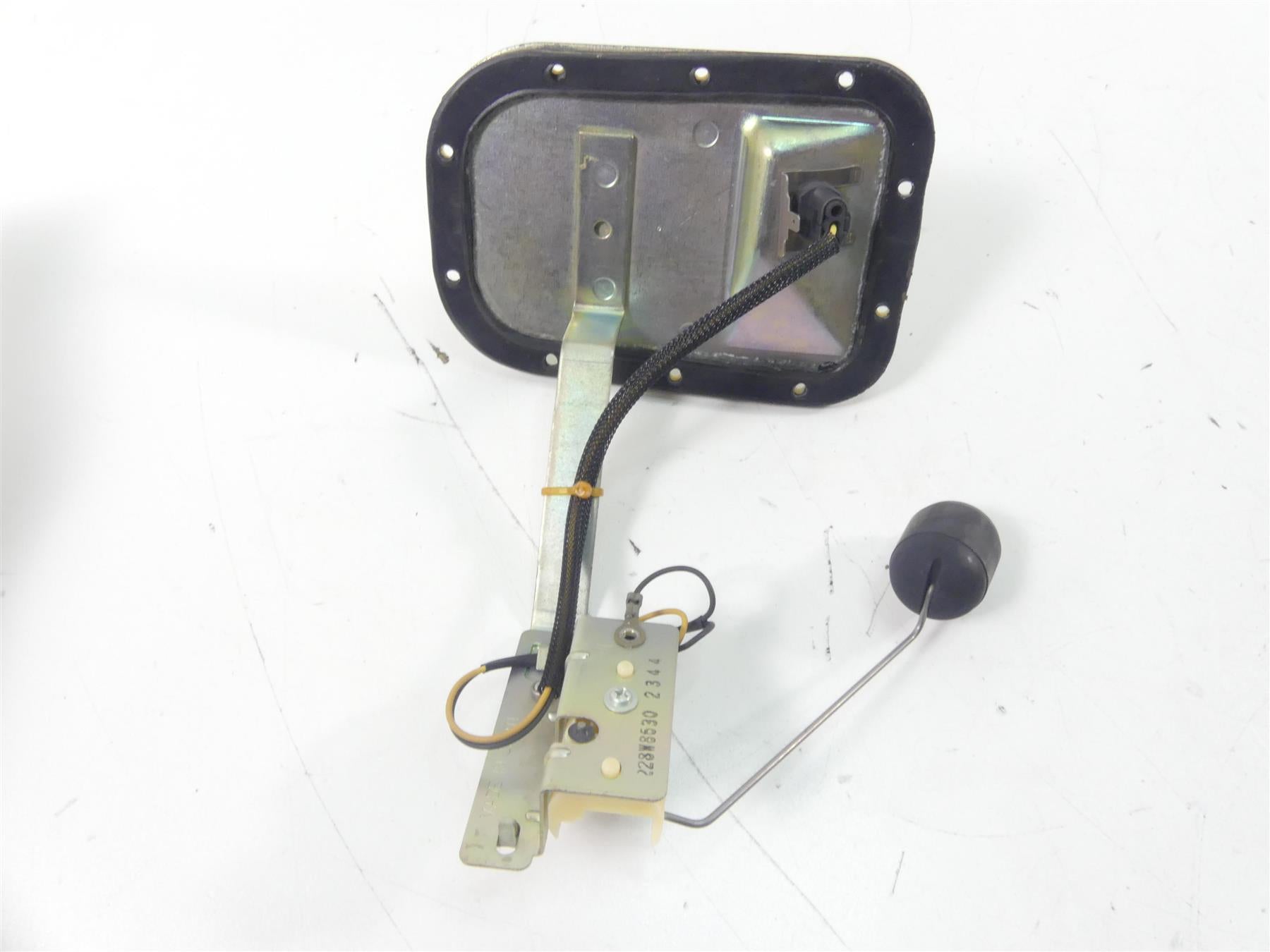 2005 Harley Softail FLSTSC Heritage Springer Fuel Level Sending Unit 75207-04A {{ shop.shopifyCountryName }} - Mototech271