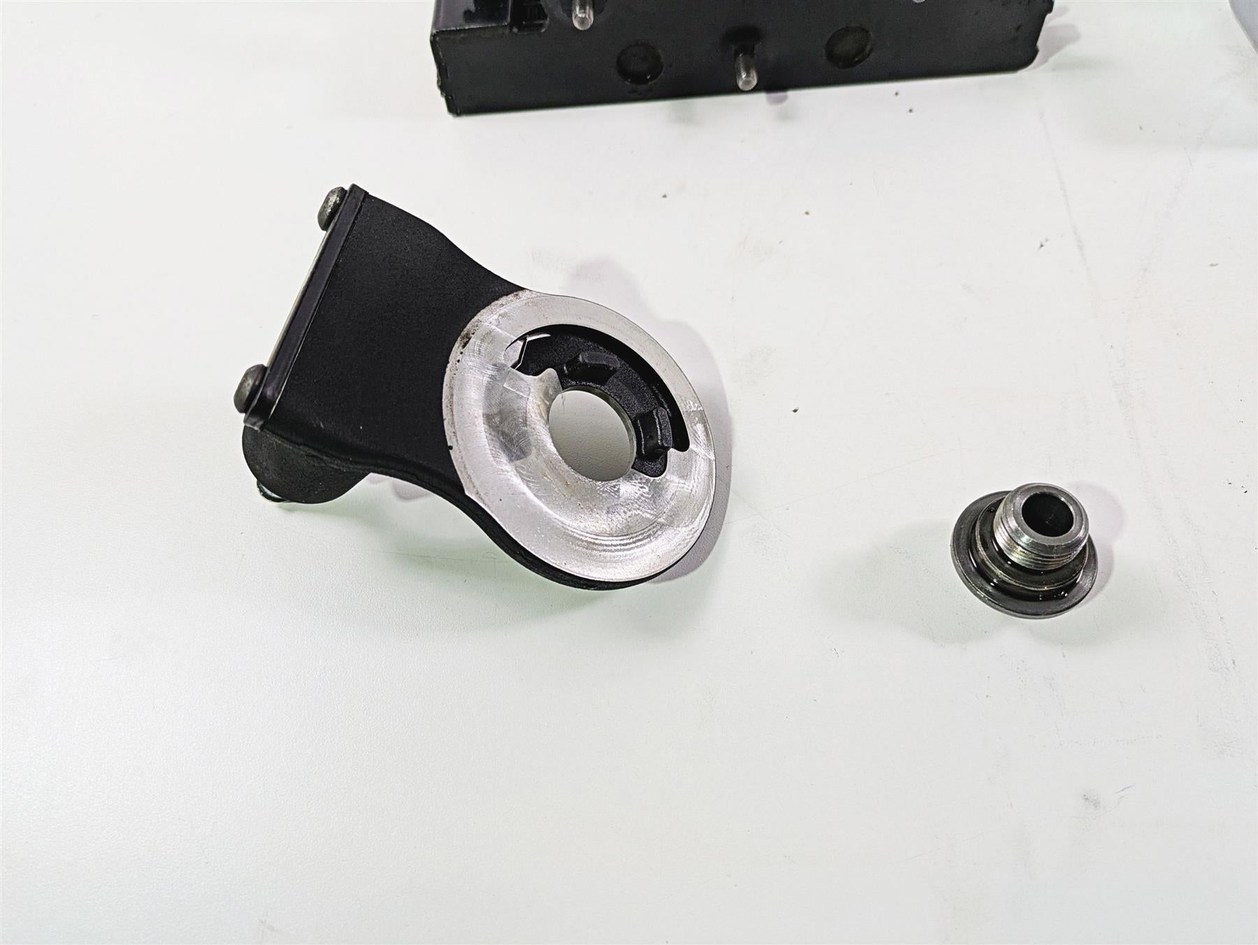 2007 Harley Touring FLHRSE CVO Road King Oil Cooler + Adapter & Cover 63068-07 {{ shop.shopifyCountryName }} - Mototech271