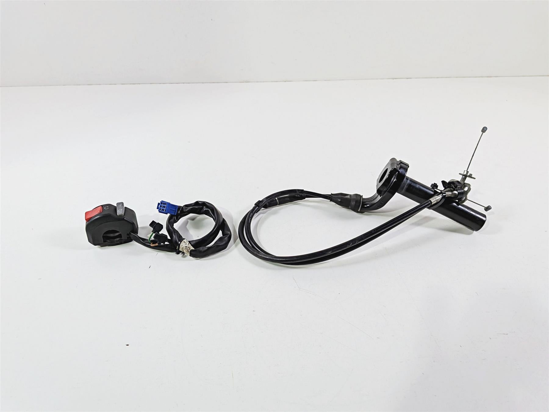2008 Yamaha YZF R1 RN19 Right Hand Control Switch & Throttle Grip 4C8-83975-00 {{ shop.shopifyCountryName }} - Mototech271