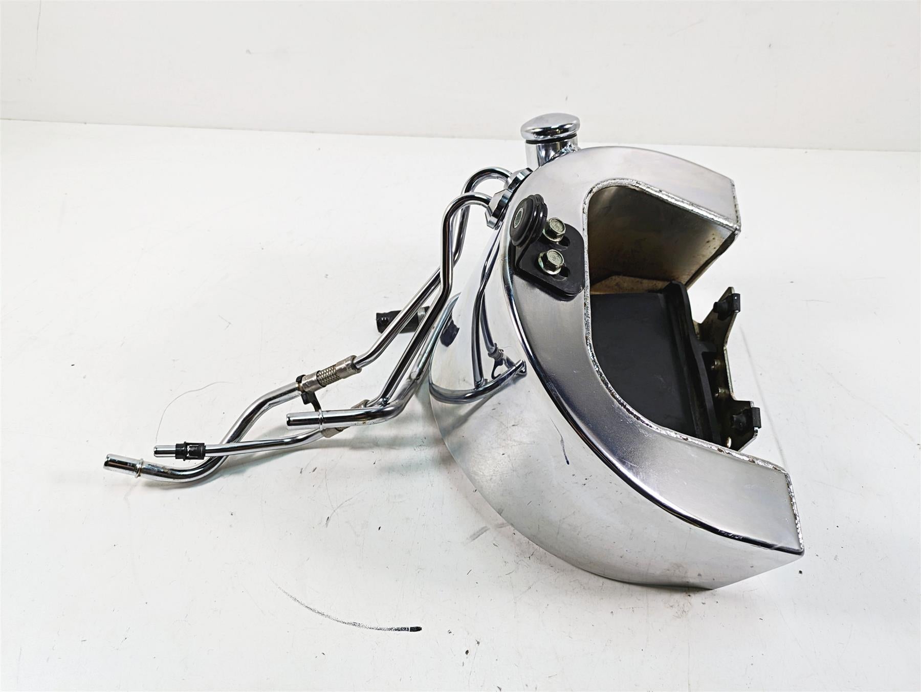 2006 Harley Softail FXSTSI Springer Chrome Oil Tank Reservoir 62498-00A {{ shop.shopifyCountryName }} - Mototech271