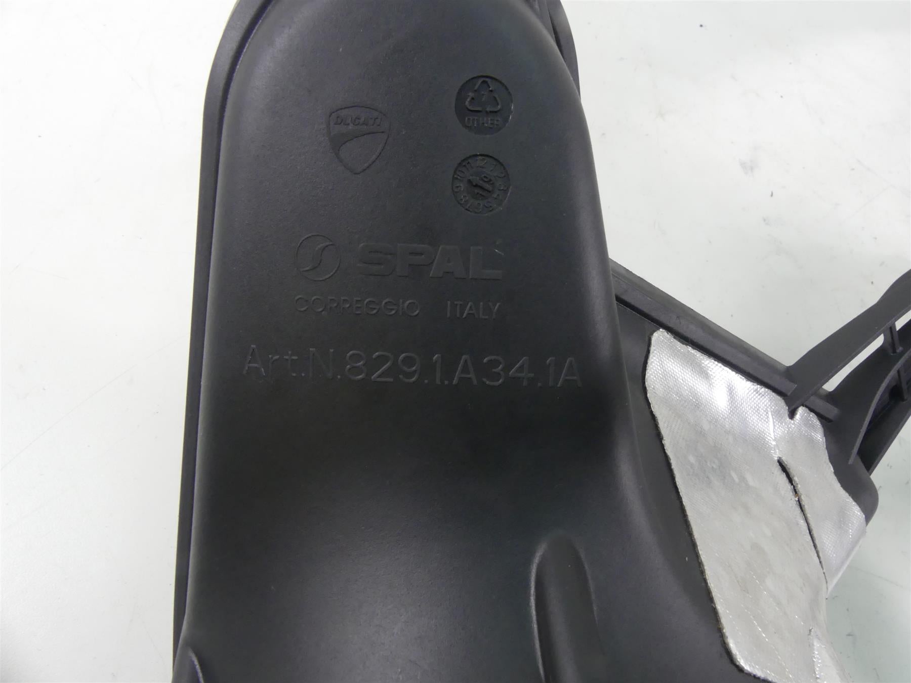 2020 Ducati Panigale V2 Coolant Fan & Radiator Cover Reservoir Set 8292A342A {{ shop.shopifyCountryName }} - Mototech271