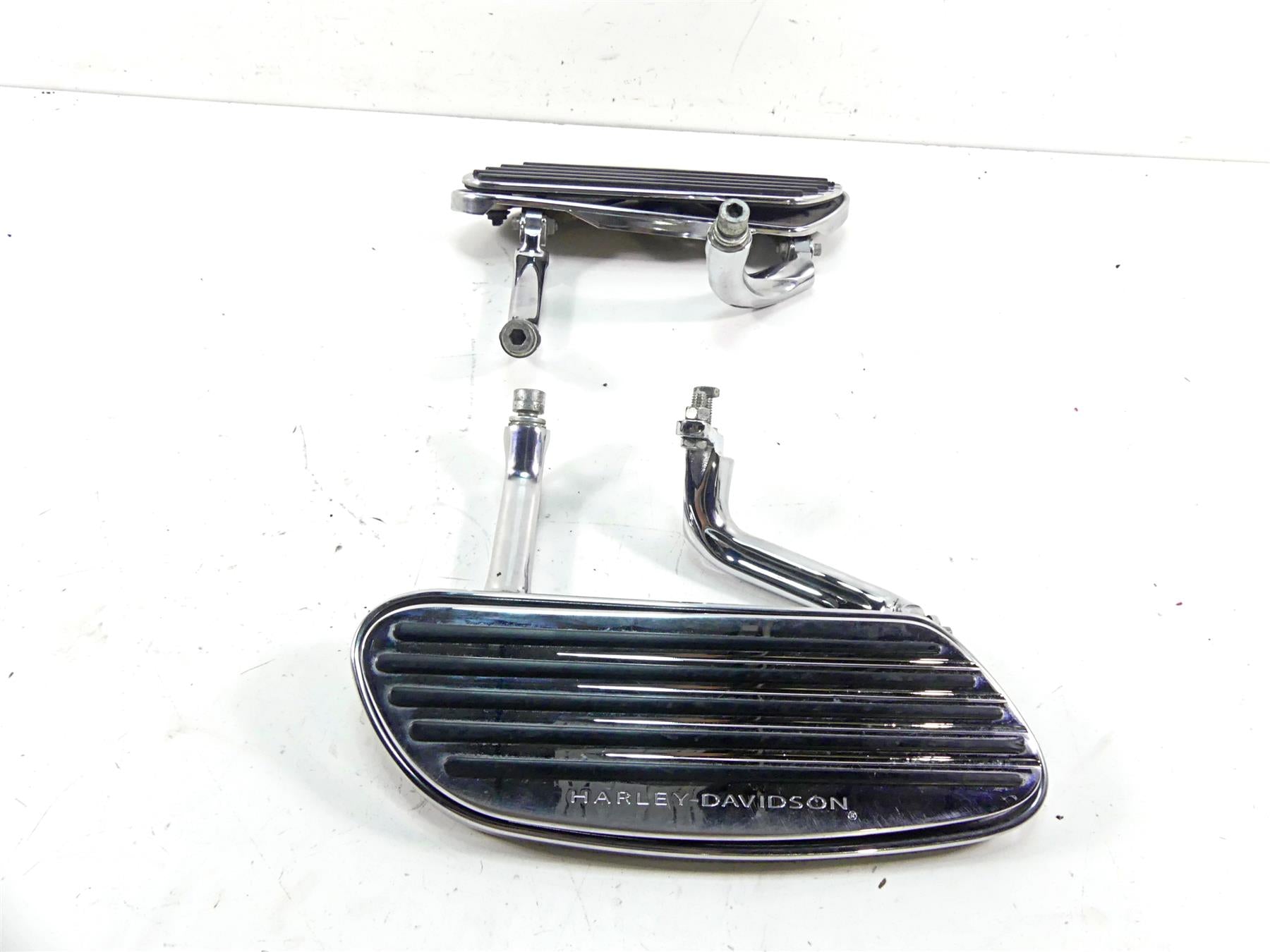 2006 Harley Touring FLHTCU SE E-Glide Front Floorboard Set -Read 47370-04 {{ shop.shopifyCountryName }} - Mototech271