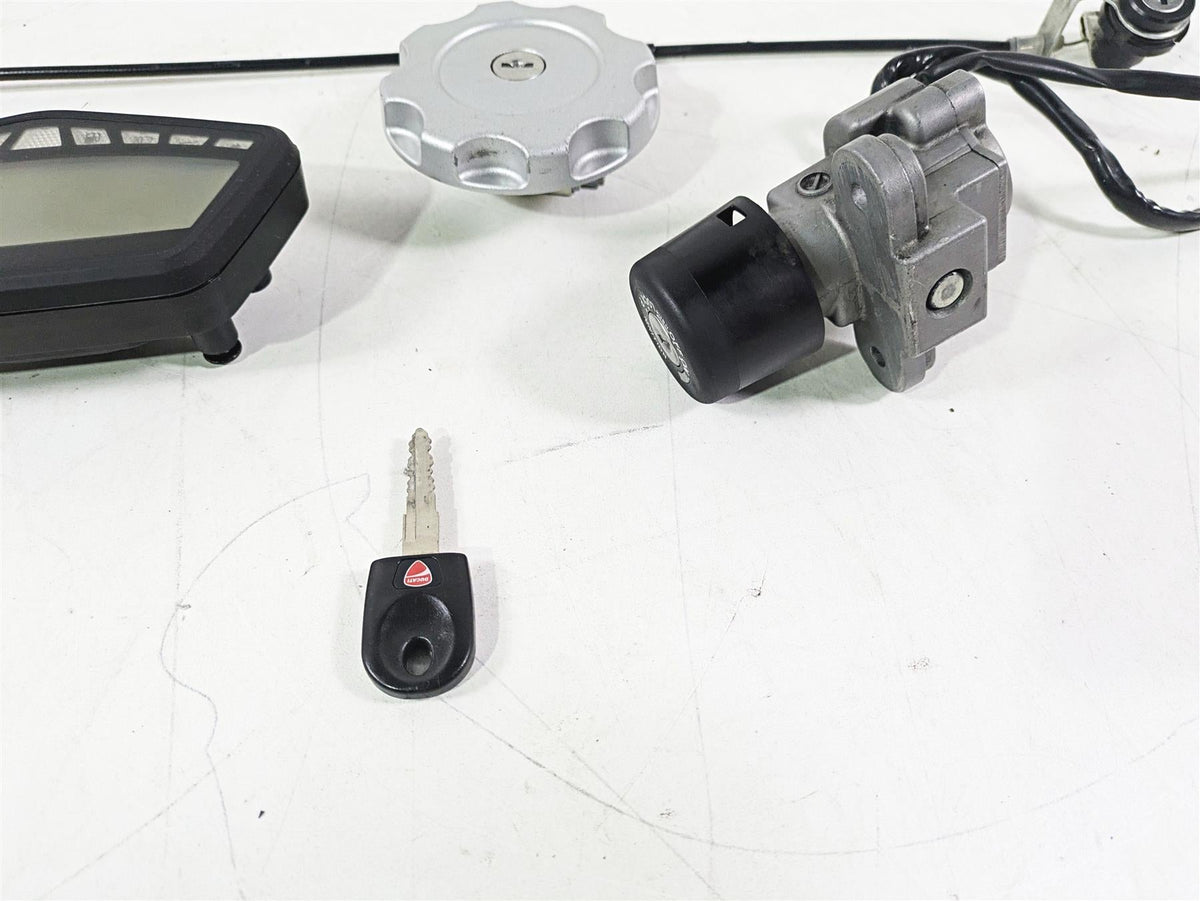2015 Ducati Hypermotard 821 SP Speedometer Ignition Switch Key 17k Set 40610951F {{ shop.shopifyCountryName }} - Mototech271