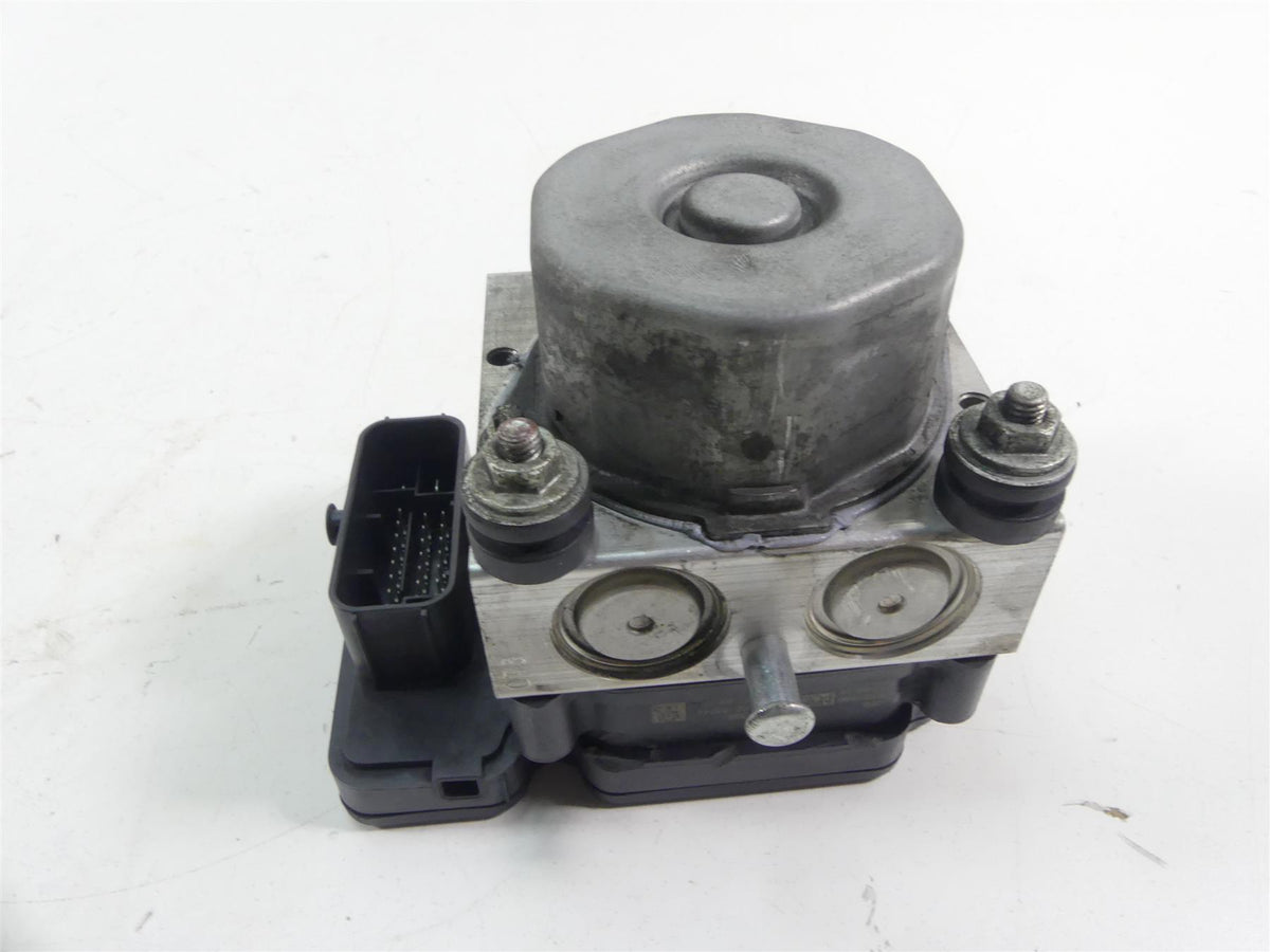 2017 Harley Touring FLHTKL Electra Glide Abs Brake Pump Unit Module 41100046 {{ shop.shopifyCountryName }} - Mototech271