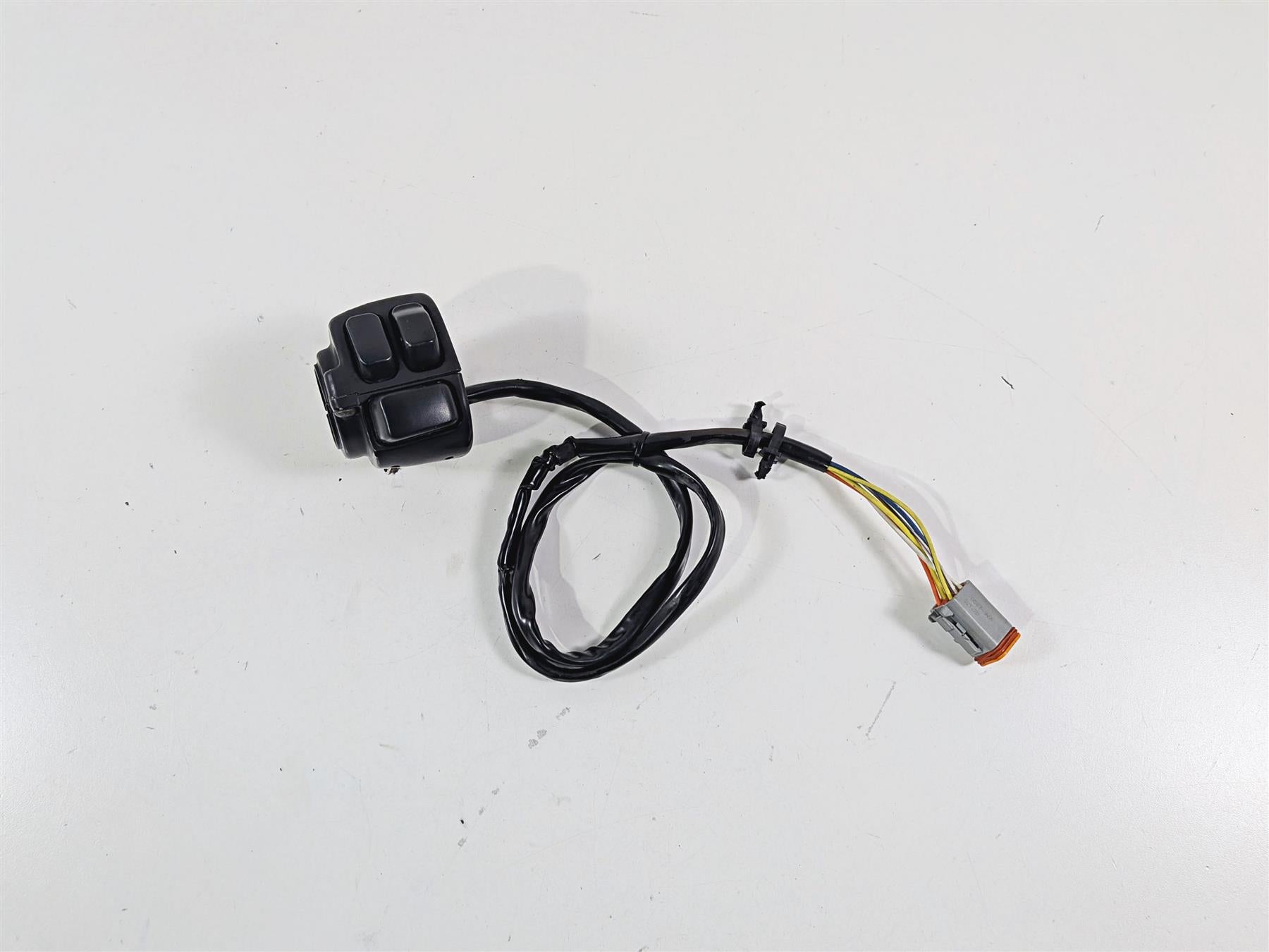 1998 Harley Dyna FXDL Low Rider Left Hand Control Switch 71682-06A {{ shop.shopifyCountryName }} - Mototech271