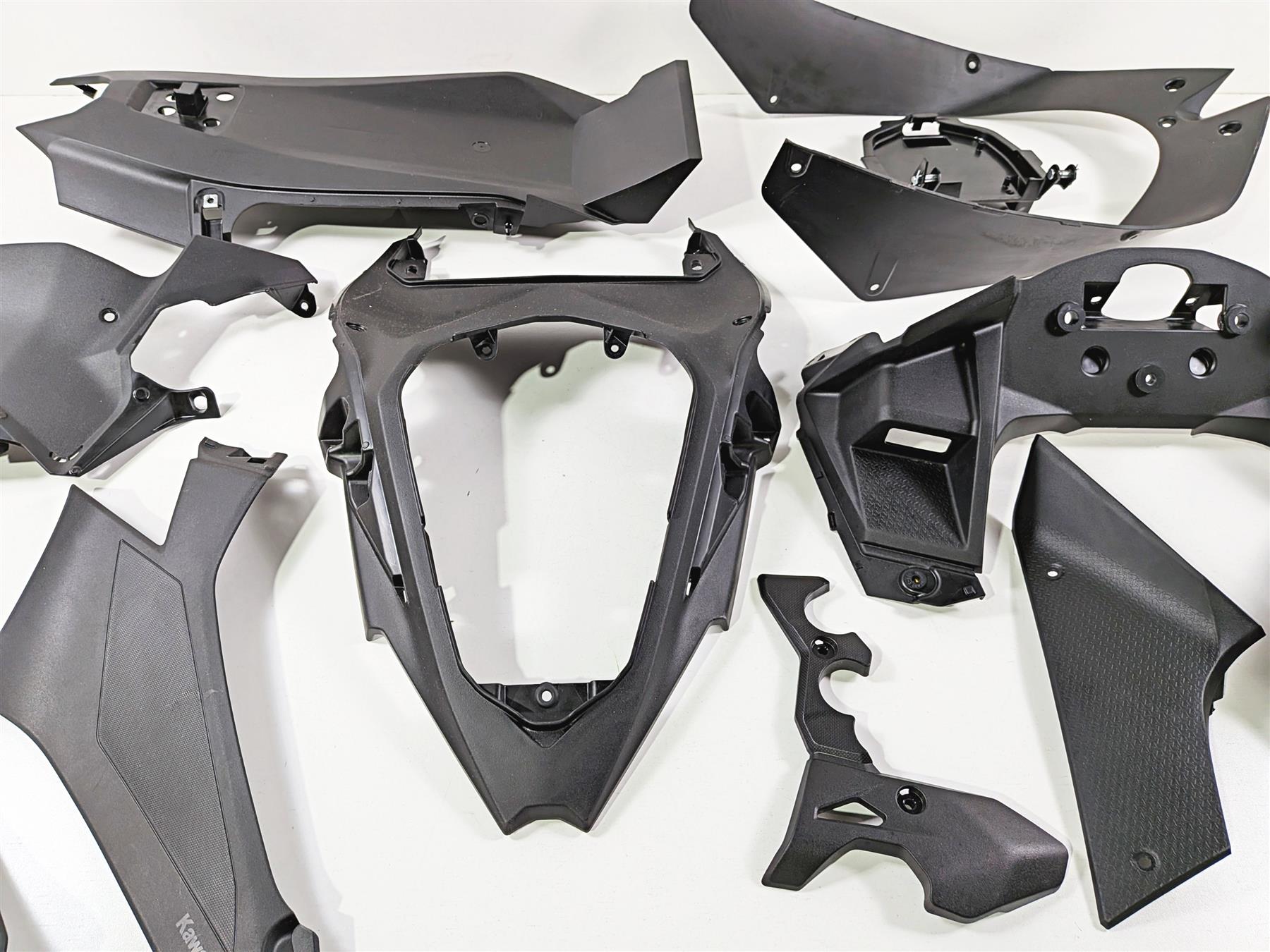 2024 Kawasaki EX500 Ninja 40th An. Tail & Side Cover Cockpit