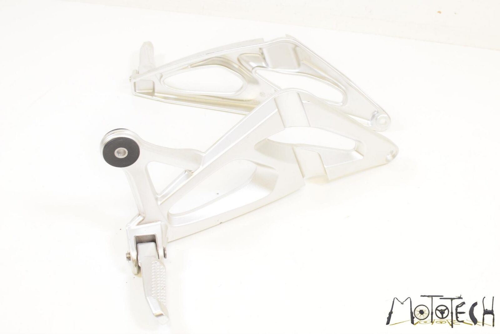 2006 BMW K1200S K1200 S K40 Rear NICE Passenger Footpeg Rest SET 46717660170 {{ shop.shopifyCountryName }} - Mototech271