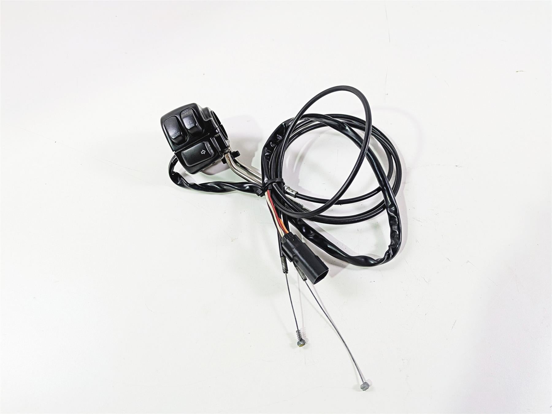 2009 Harley XR1200 Sportster Right Hand Control Switch Throttle -Read 71684-06A {{ shop.shopifyCountryName }} - Mototech271