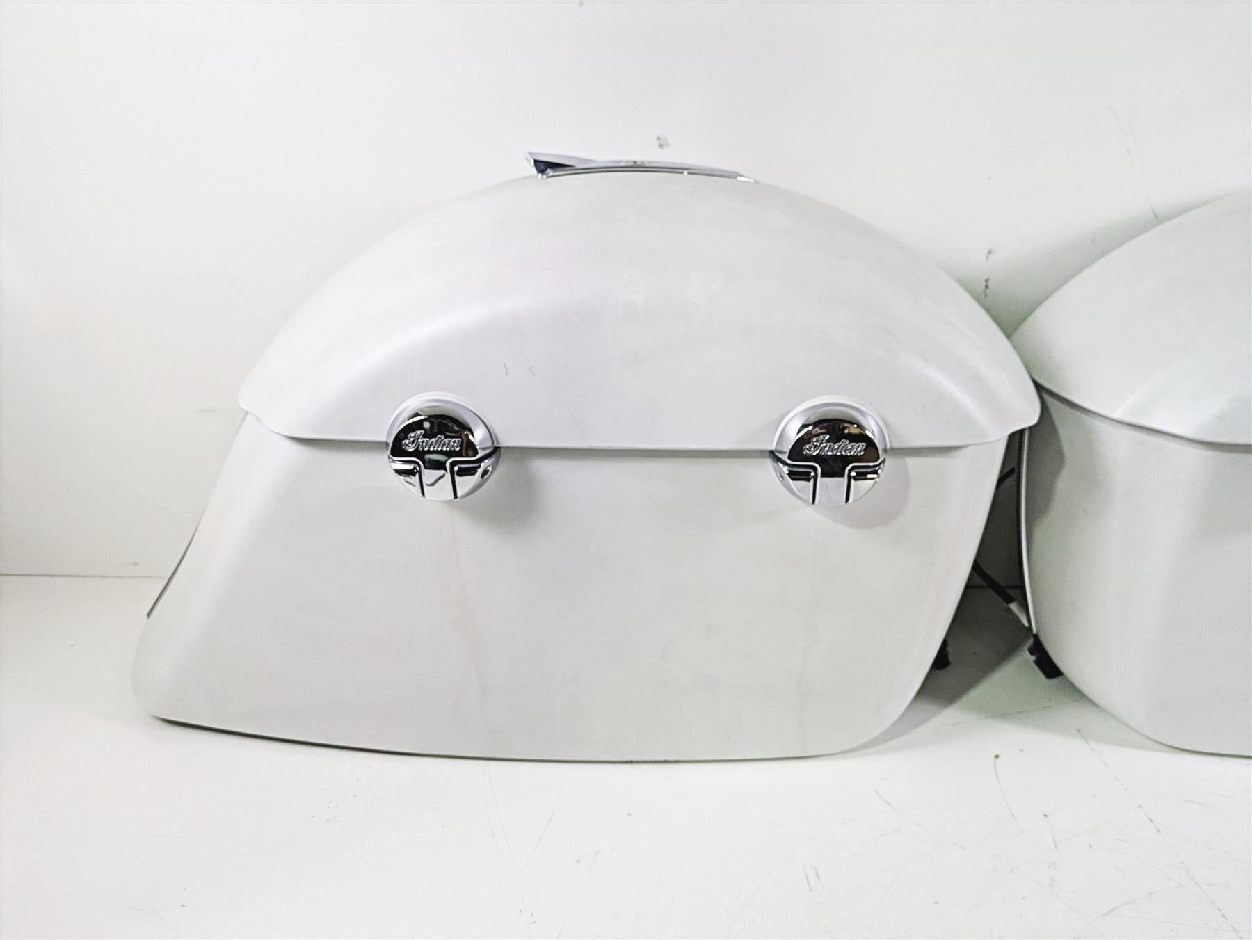 2018 Indian Chieftain Limited Left Saddlebag Saddle Bag Set 5451493 5451494 {{ shop.shopifyCountryName }} - Mototech271
