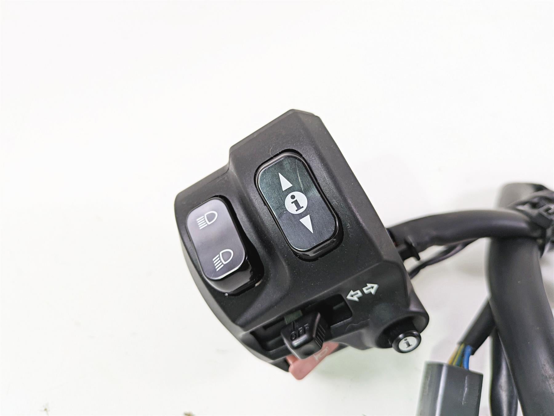 2013 Triumph Tiger 1215 Explorer Left Hand Turn Signal Control Switch T2042035 {{ shop.shopifyCountryName }} - Mototech271
