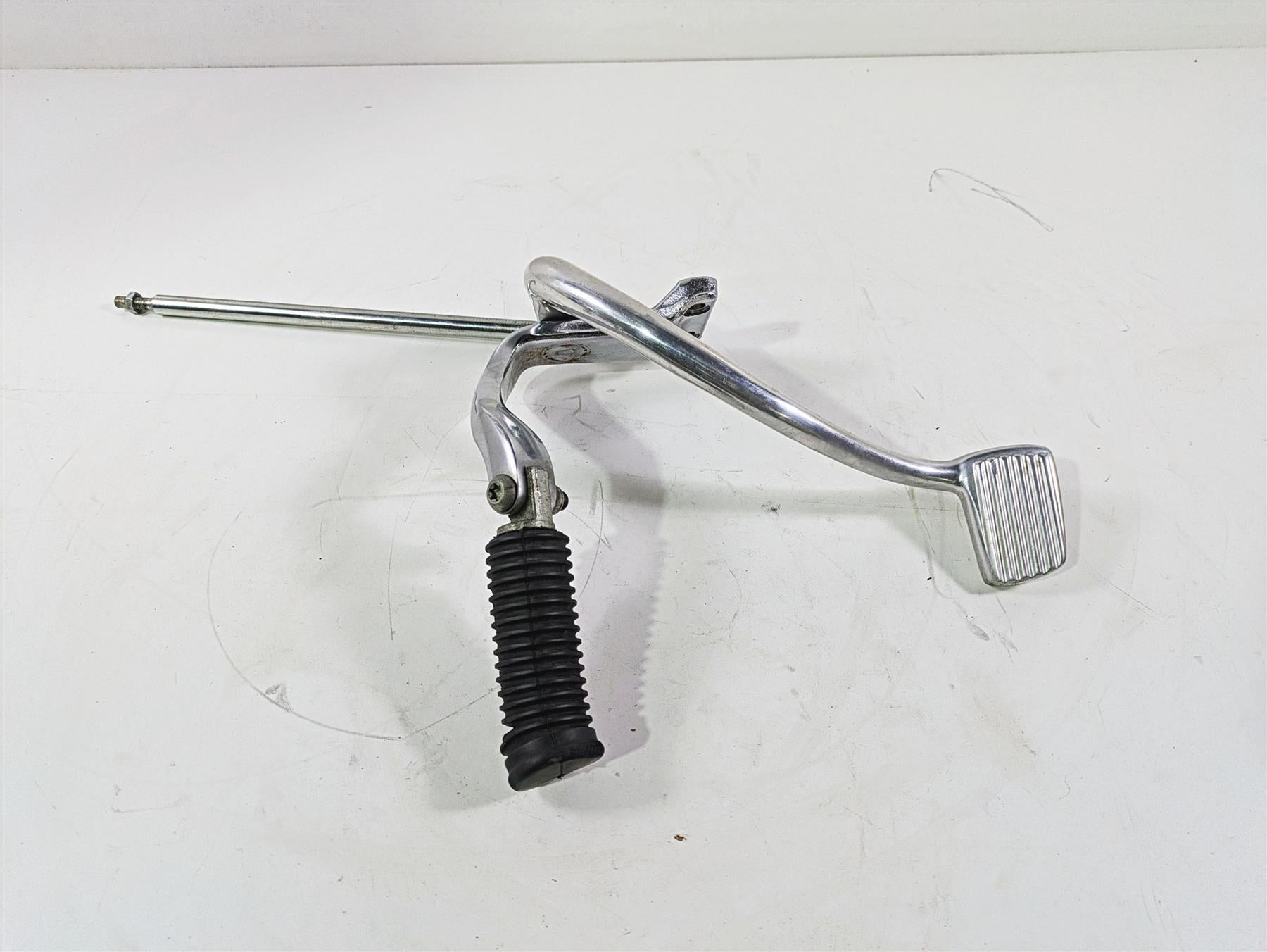 2016 Harley FXDL Dyna Low Rider Right Rider Footpeg & Brake Pedal 50666-07 {{ shop.shopifyCountryName }} - Mototech271