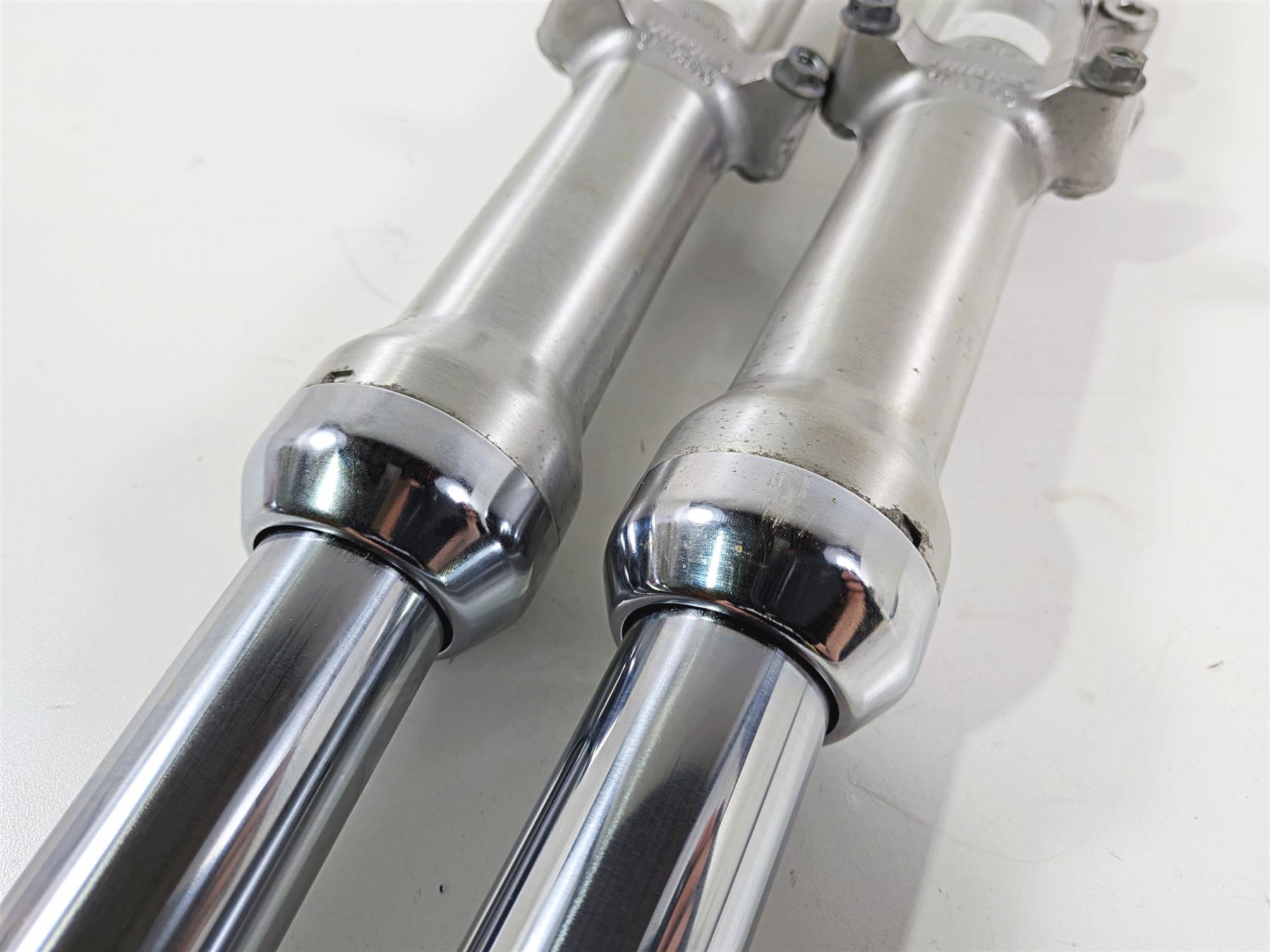 2006 Harley Sportster XL883 Low Front Fork Leg Set 39mm 46307-05 46308-05 {{ shop.shopifyCountryName }} - Mototech271