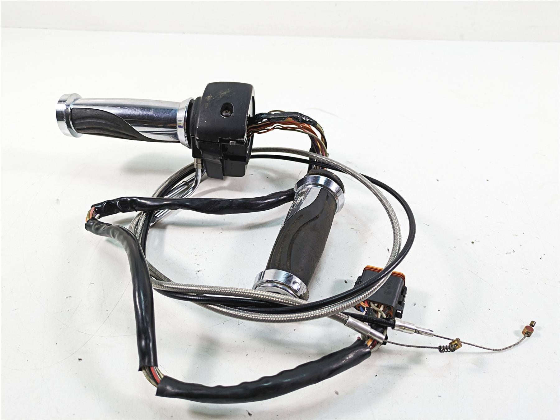 2005 Harley Touring FLHTCUI Electra Glide Right Control Switch - Read 71589-96 {{ shop.shopifyCountryName }} - Mototech271