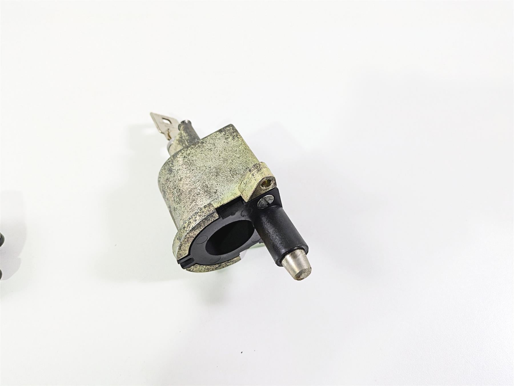 2005 Harley Touring FLHRI Road King Ignition Switch Fork Lock Set 71540-94B {{ shop.shopifyCountryName }} - Mototech271