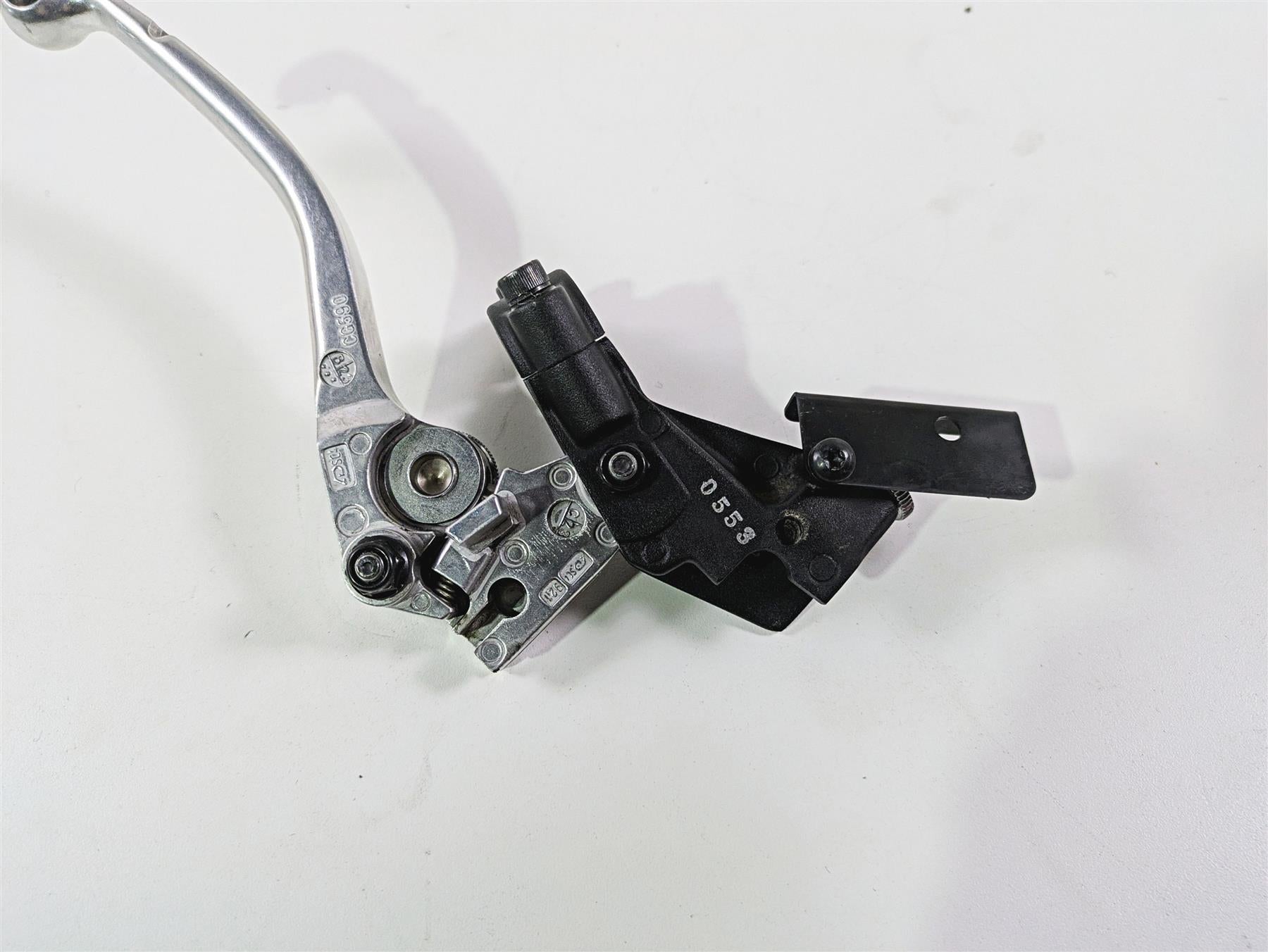 2024 Triumph Tiger 900 GT Clutch Perch & Lever T2043679 {{ shop.shopifyCountryName }} - Mototech271