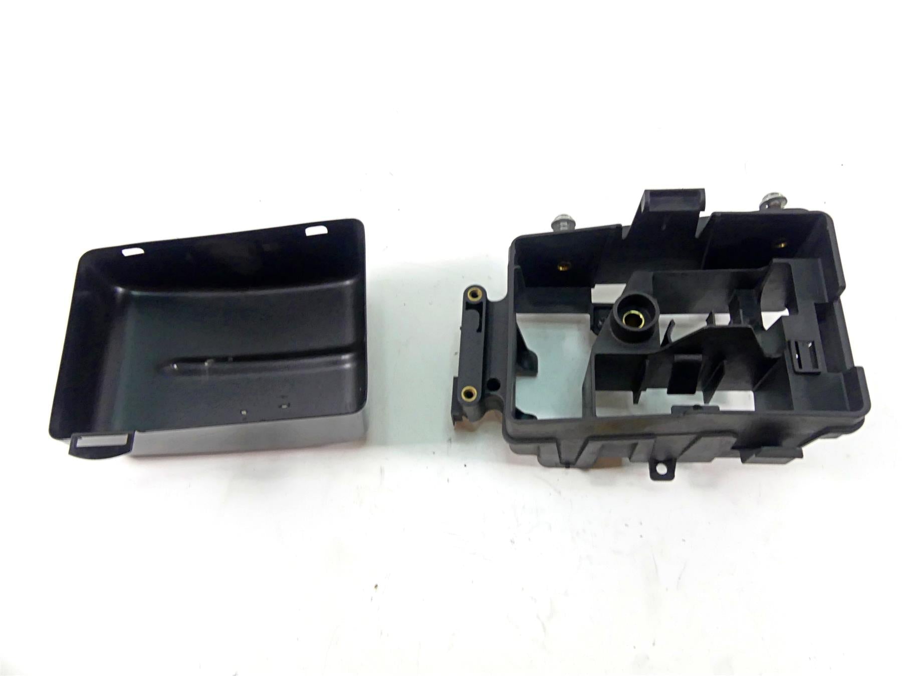 2014 Harley Dyna FXDB Street Bob Electrical Carrier & Side Cover 70367-12 {{ shop.shopifyCountryName }} - Mototech271