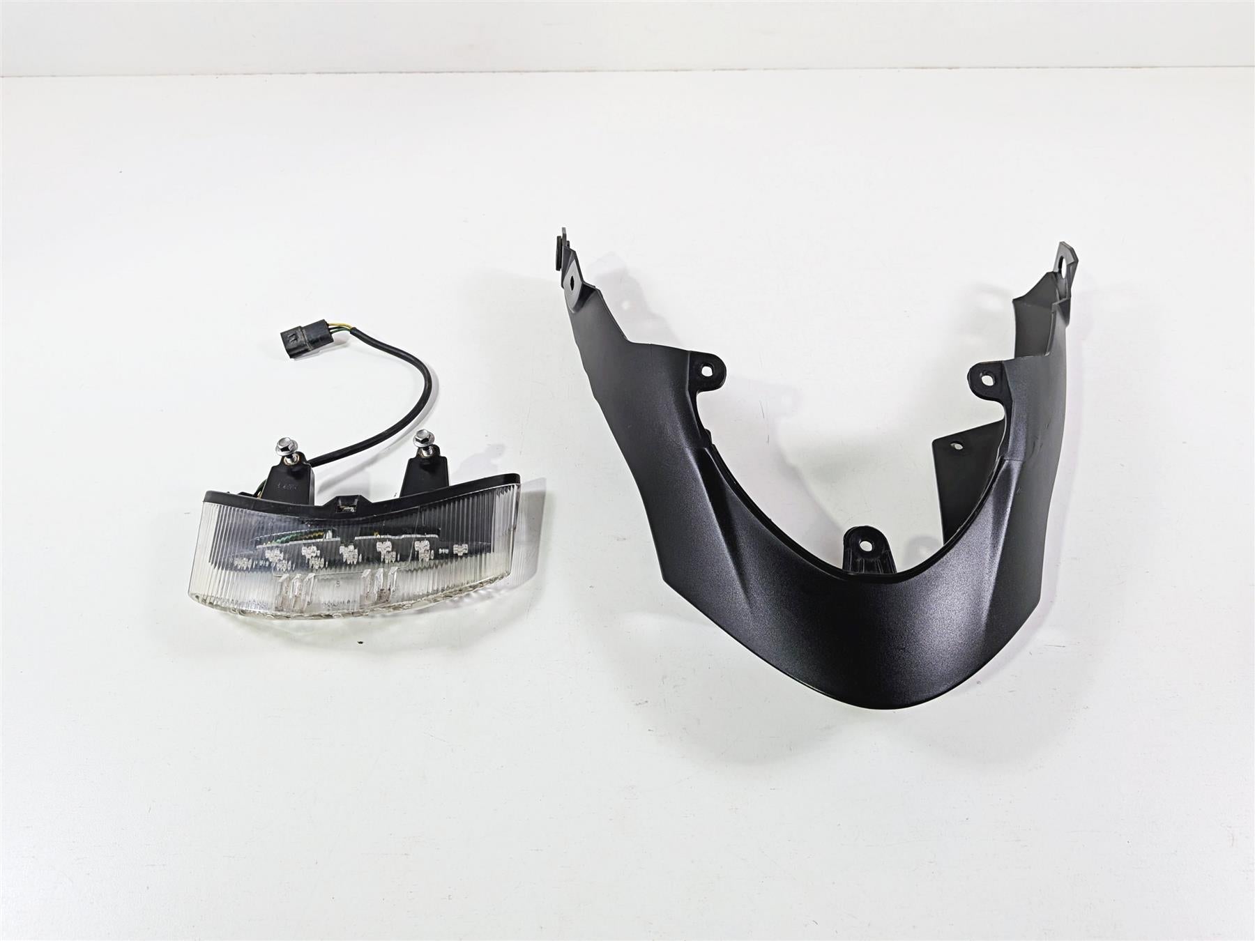 2019 Triumph Speed Triple RS 1050 Taillight Tail Light & Cover T2703214 T2303279 {{ shop.shopifyCountryName }} - Mototech271