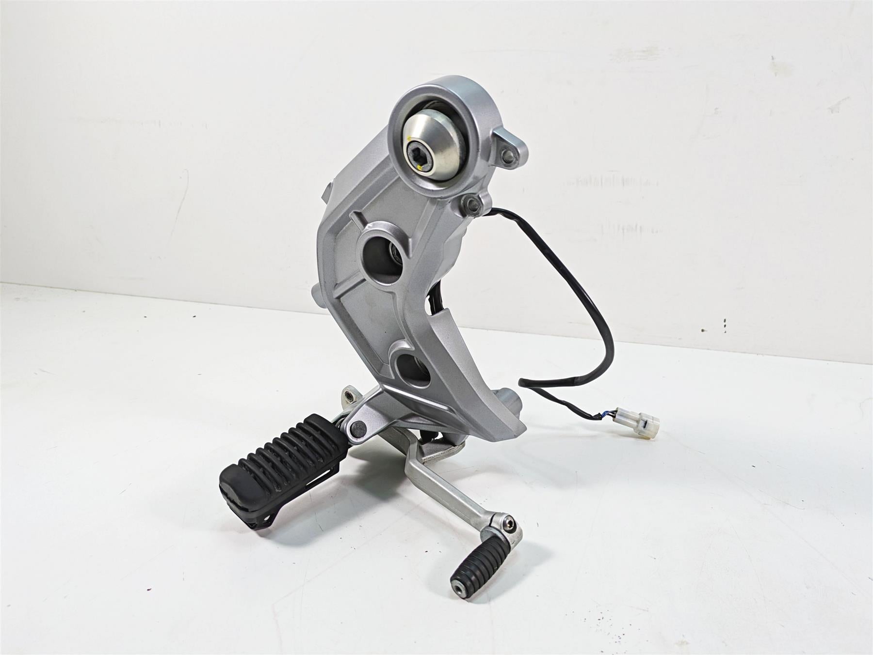 2020 Moto Guzzi V85 TT Adventure Right Foot Peg & Brake Pedal Set 2B005513 {{ shop.shopifyCountryName }} - Mototech271