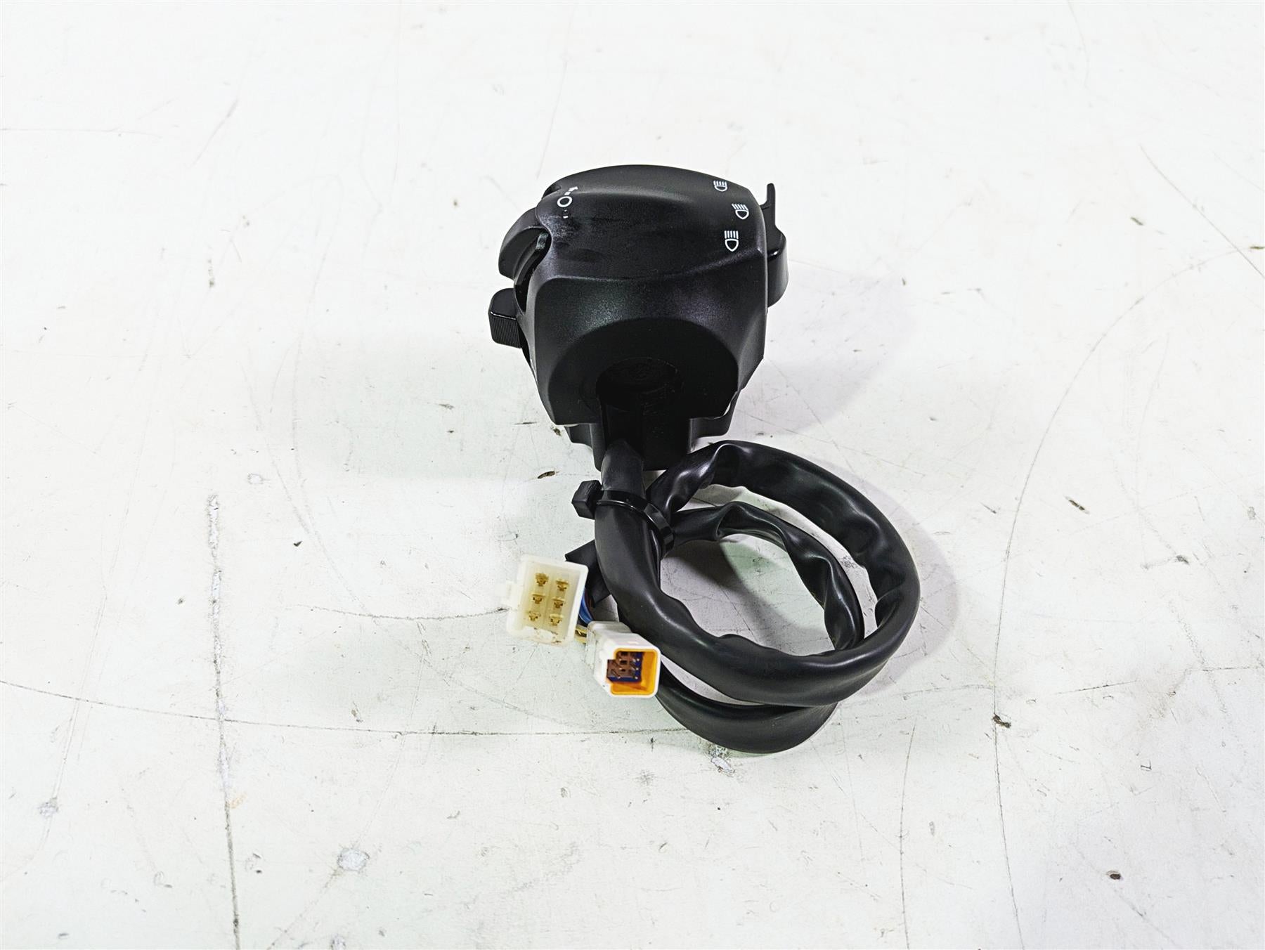 2022 MV Agusta F3 800 Rosso Left Hand Control Switch Light Blinker 8A00B9497 {{ shop.shopifyCountryName }} - Mototech271