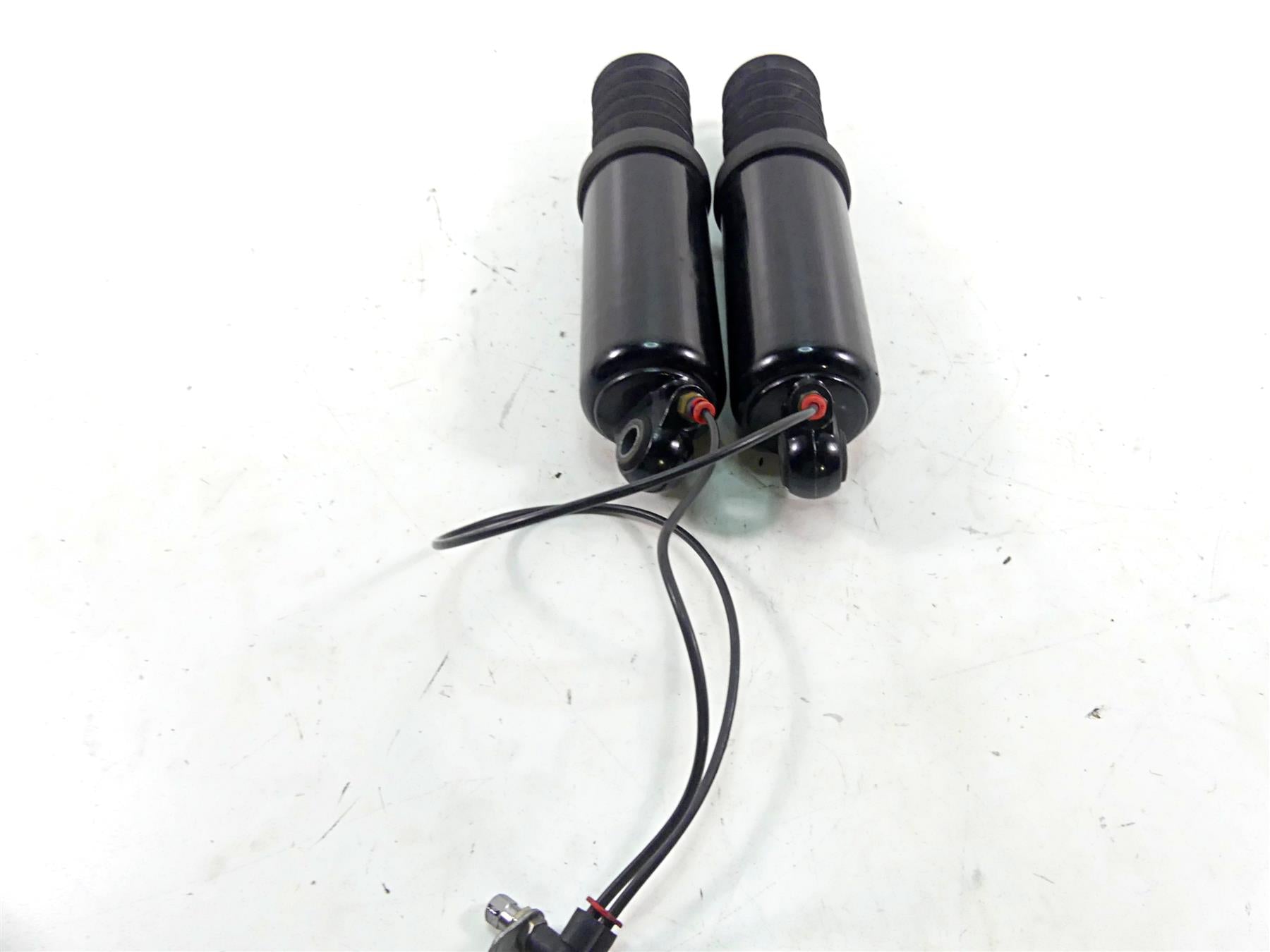 2006 Harley Touring FLHTCU SE E-Glide Rear 13" Air Shock Damper Set 54565-09 {{ shop.shopifyCountryName }} - Mototech271