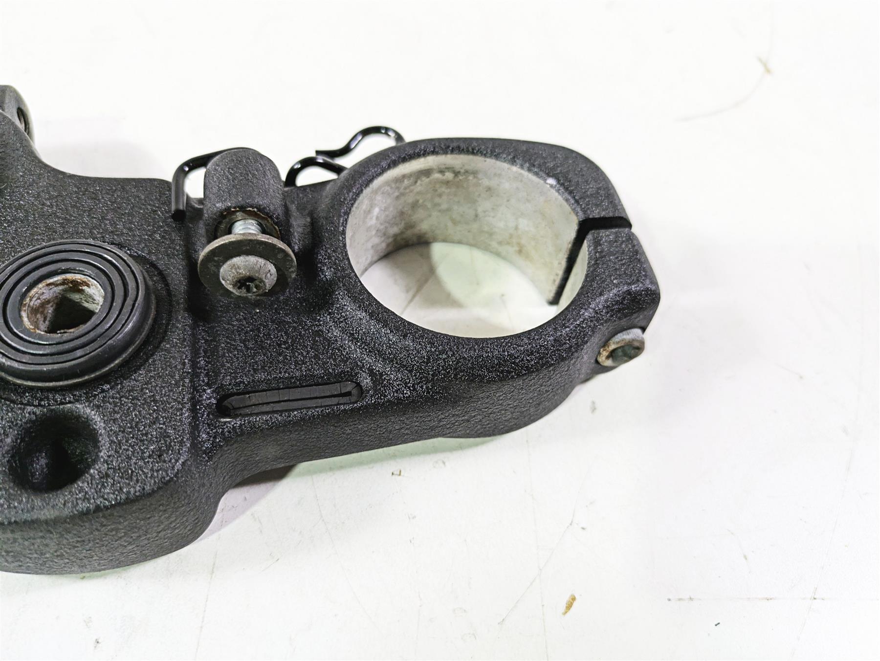2018 Harley Softail FXFBS Fat Bob Upper Triple Tree Steering Clamp 55mm 45900191 {{ shop.shopifyCountryName }} - Mototech271