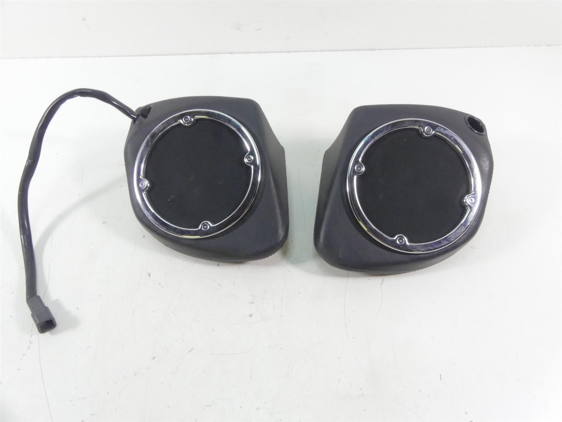 2007 Harley Touring FLHTCU SE CVO Electra Glide Rear Speaker Set 76397-06A
